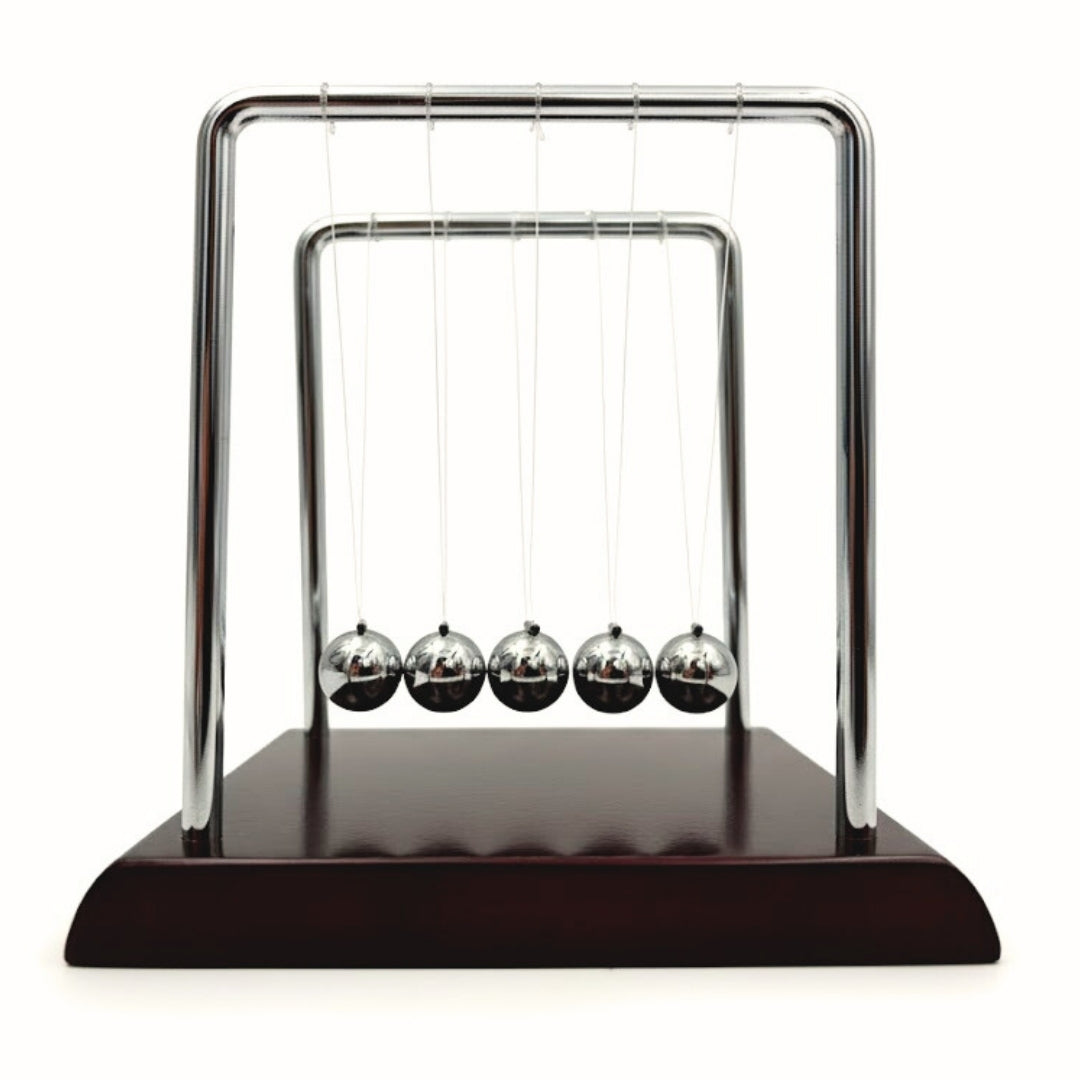 Elegante Newtonkogels met gravure - hout en metaal