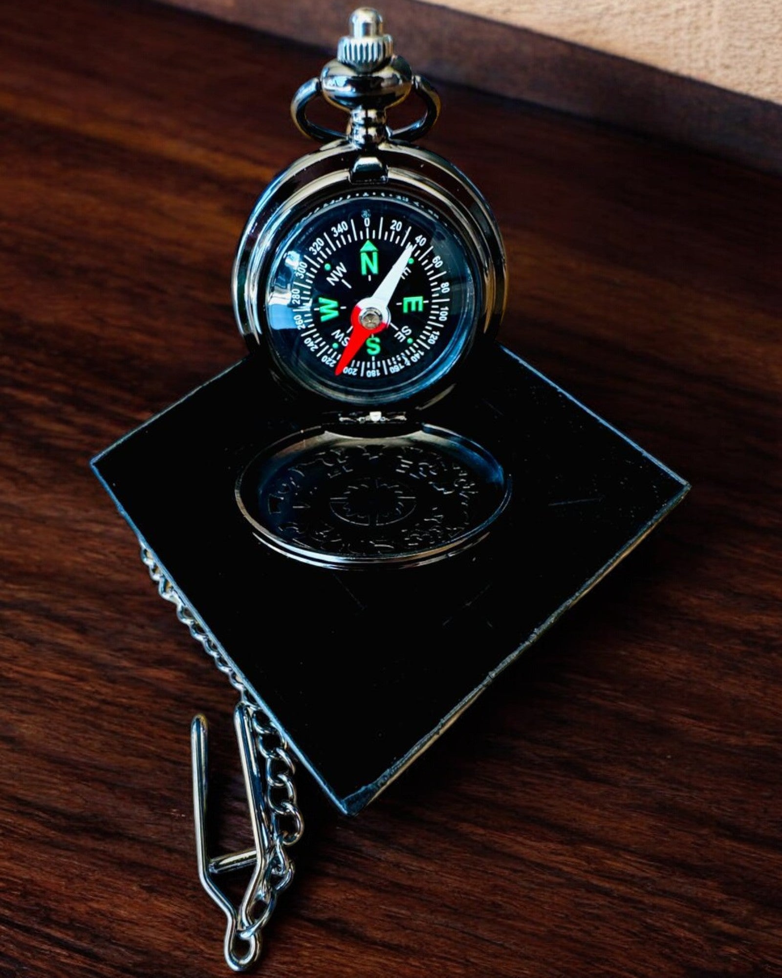 Kompas in zakhorloge-stijl "Navigator" - Kleur donker metaal