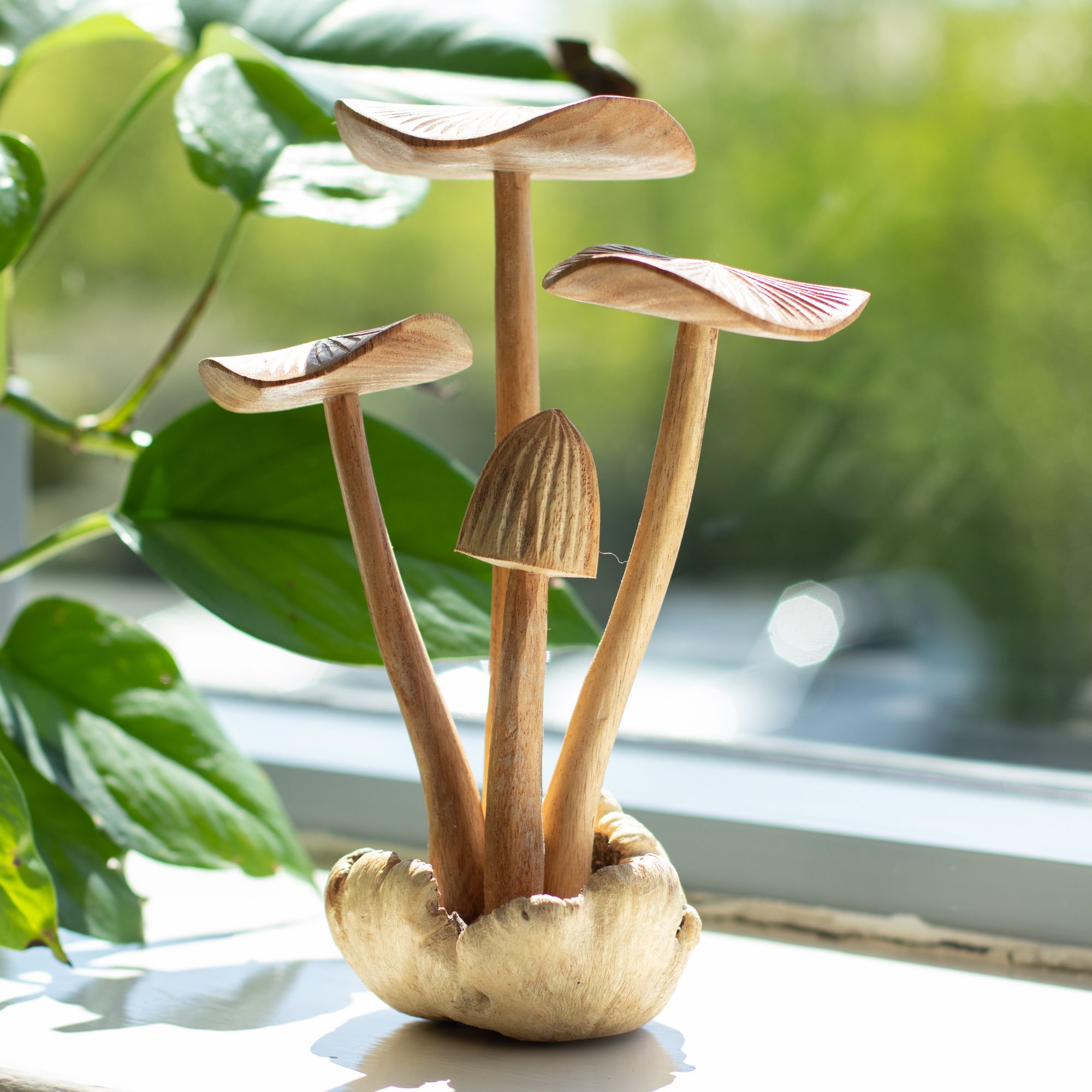 Handgesneden bospaddenstoelen - set van 4 grote paddenstoelen van natuurlijk hout, ideaal als cadeau - hoogte 14 cm, unieke rustieke stijl, perfect voor interieurdecoratie