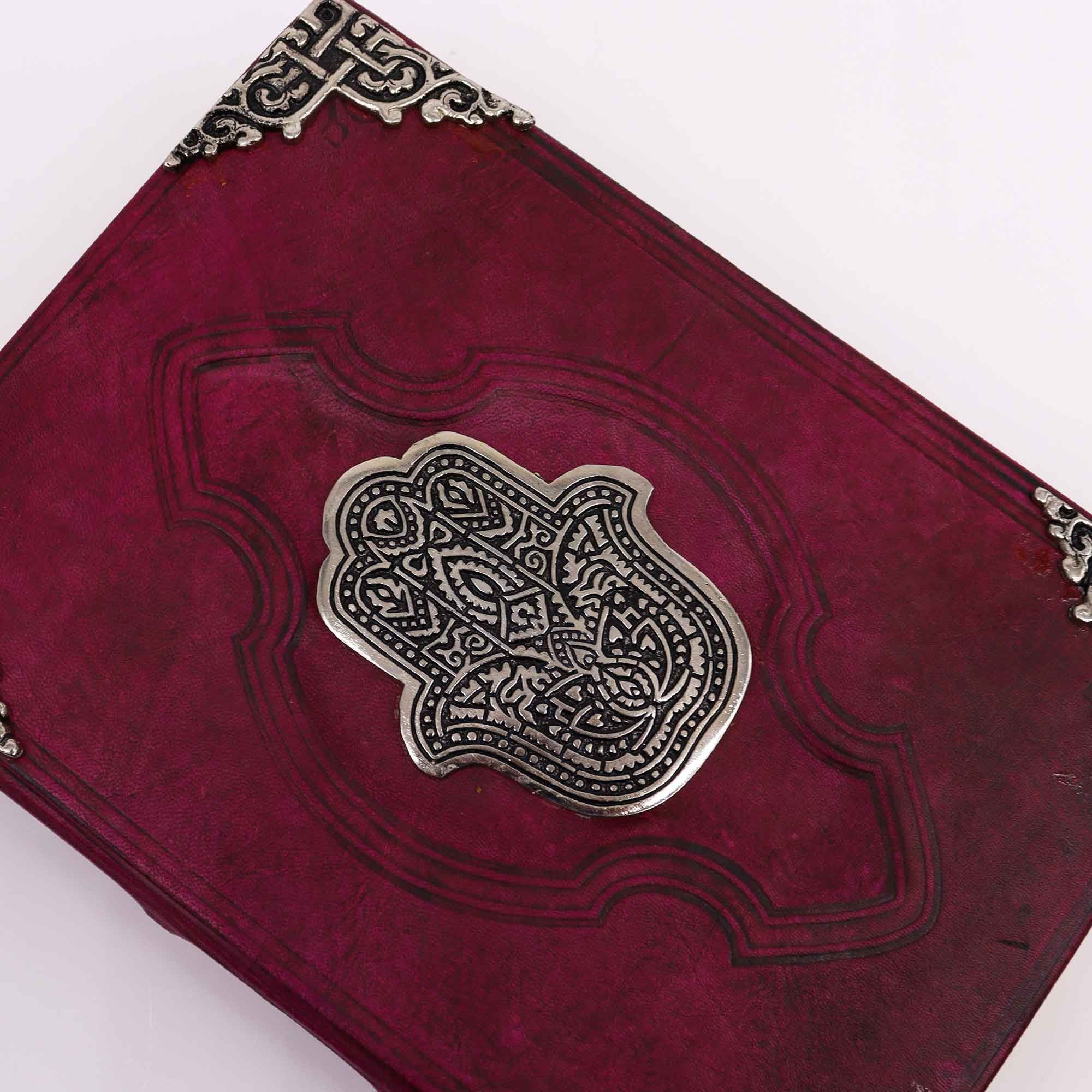 Hefty Red Tan Book met Hamsa-decoratie