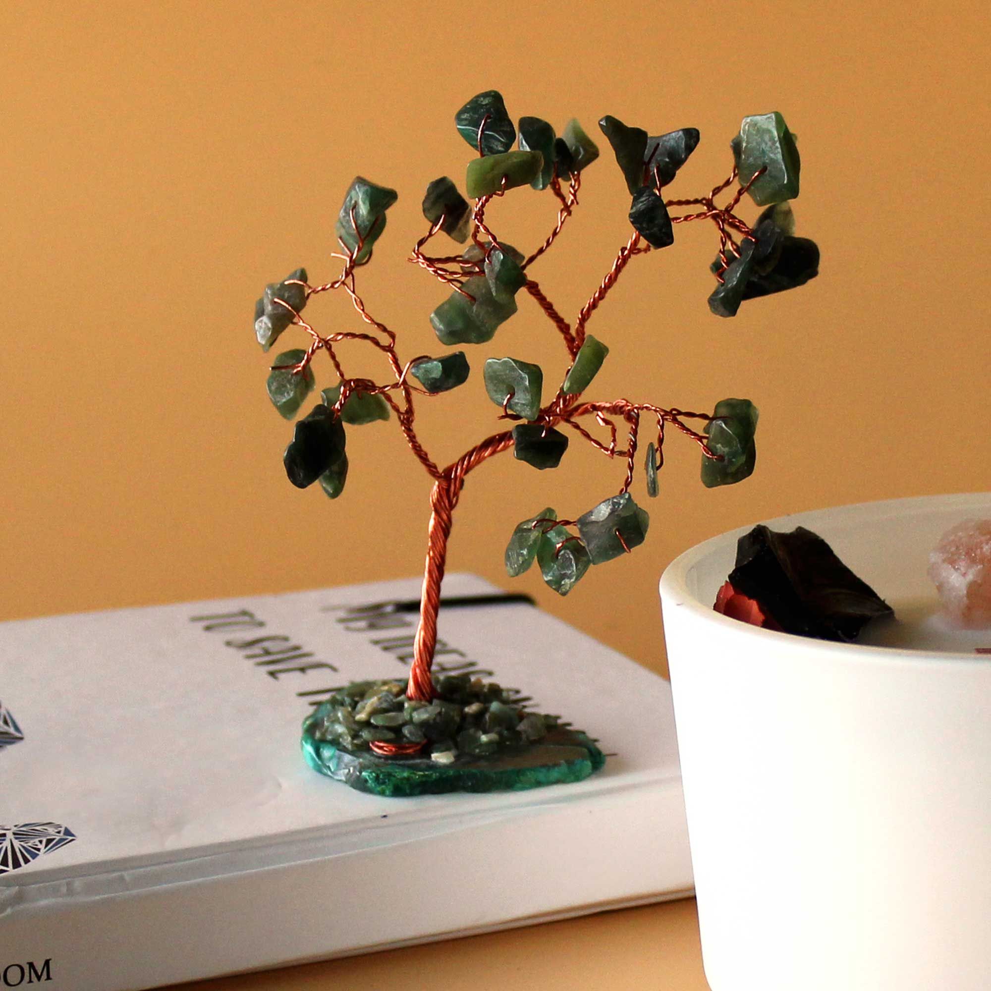 Aventurijnboompje op agaatbasis - groen, 10 cm, 35 kristallen