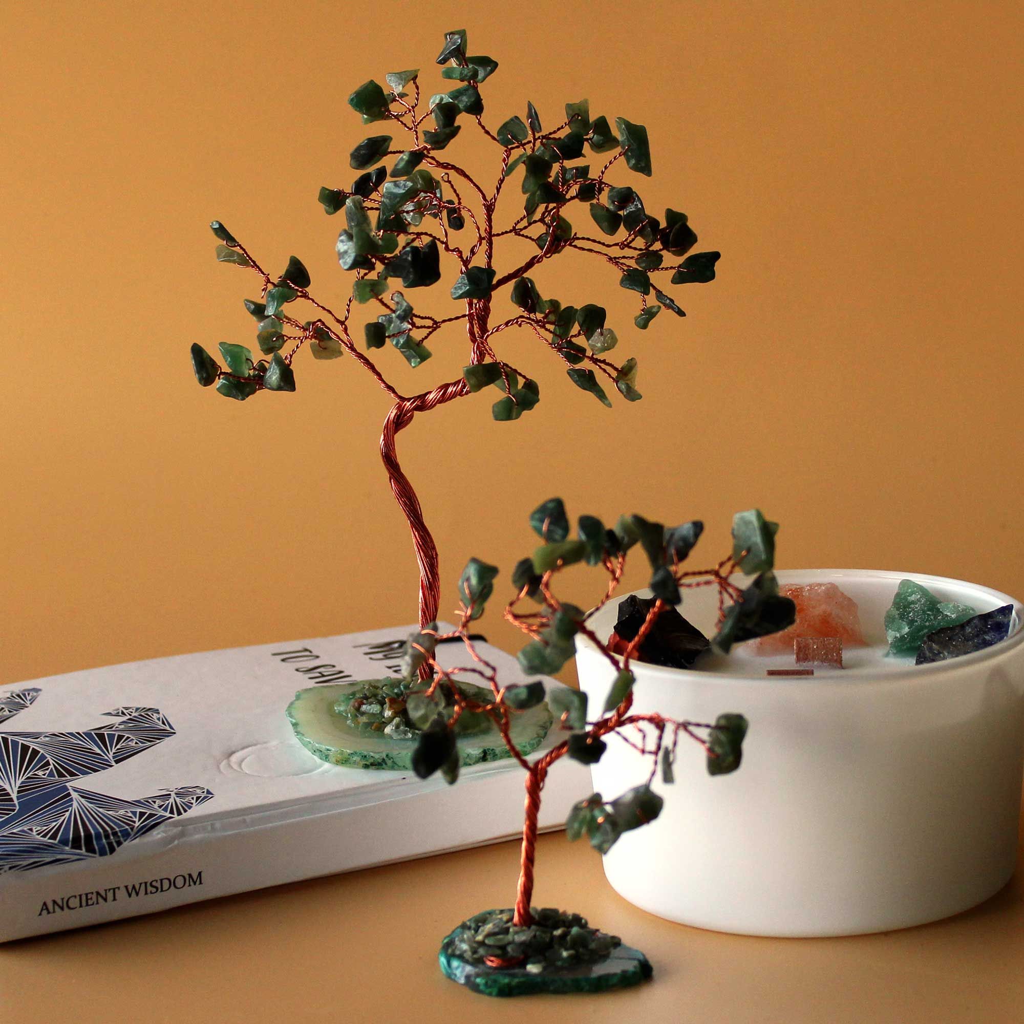 Aventurijnboompje op agaatbasis - groen, 10 cm, 35 kristallen