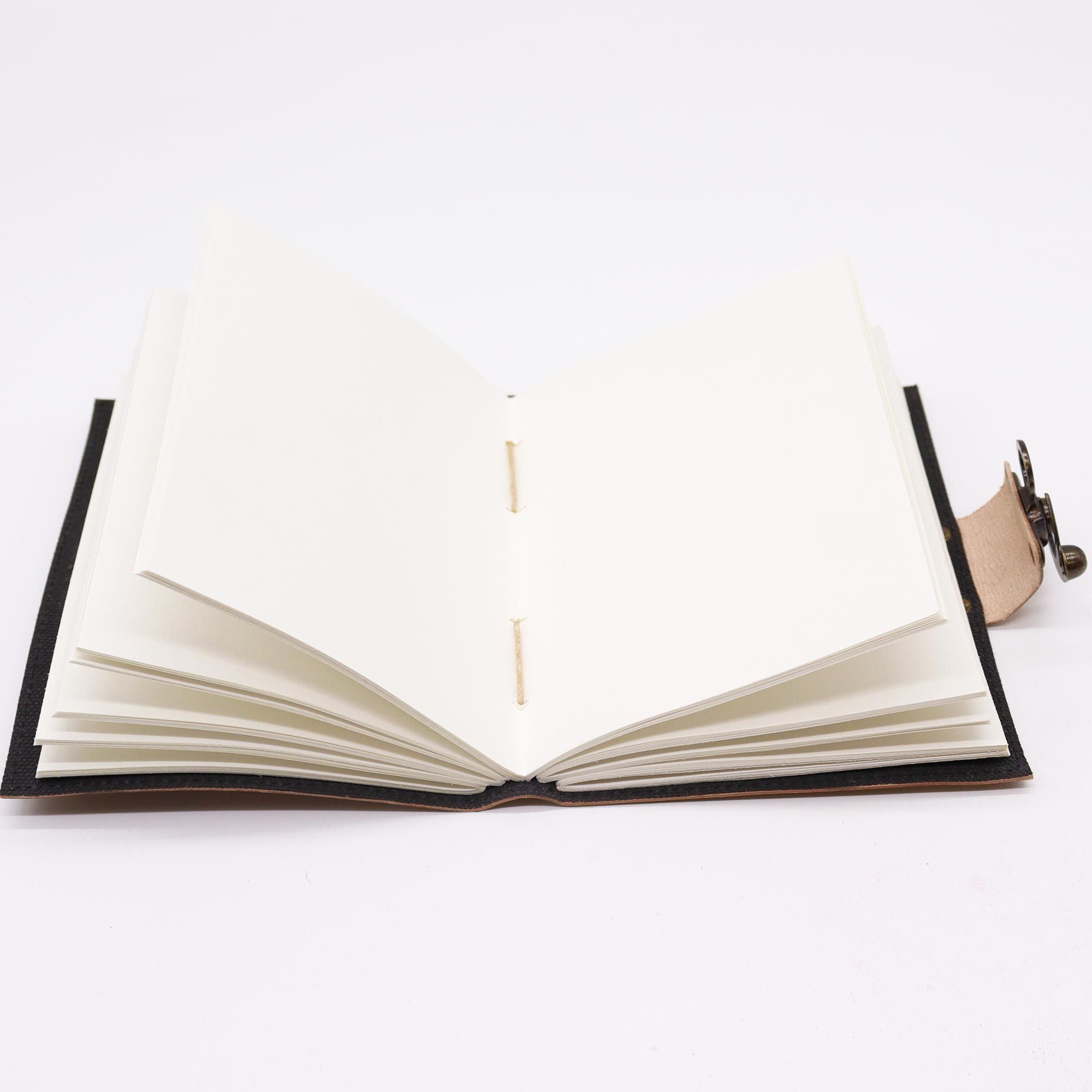 Vriendschapsnotitieboek - leren journal met vogelmotief - licht tan - 7x5" - ideaal als cadeau voor dierbaren met gegraveerde boodschap "Het leven is beter met vrienden" - 100 blanco pagina's, vintage sluiting, compact formaat