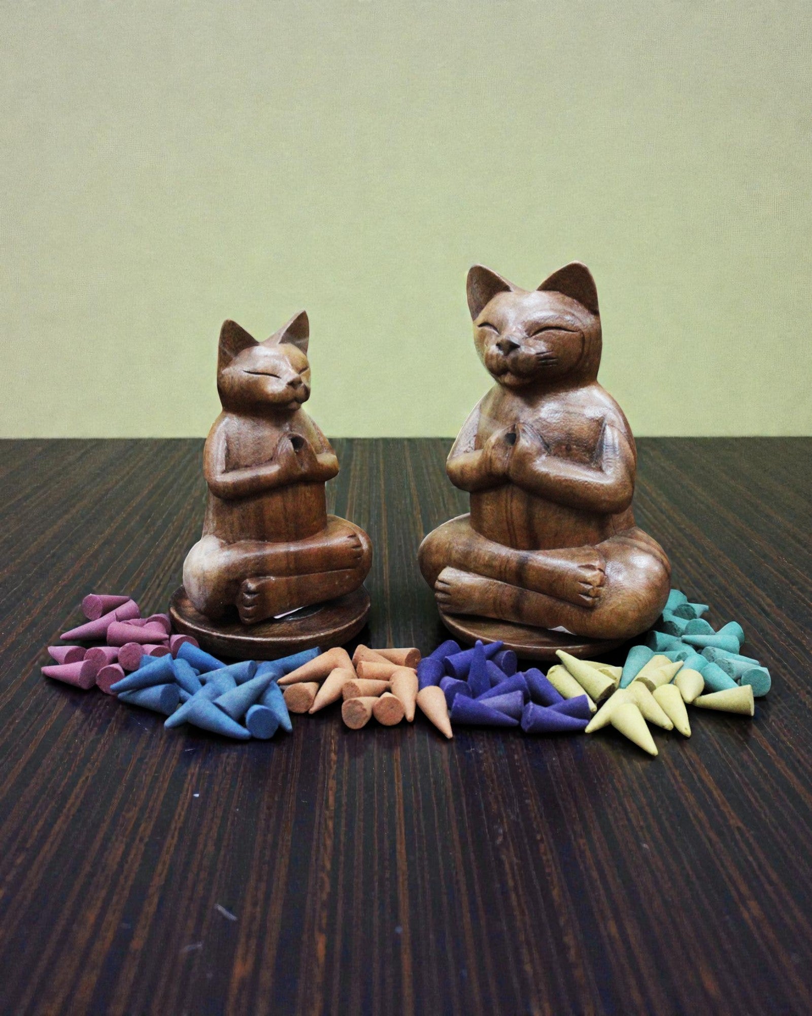 ZenCat Groot – 17 cm, houten yogakat voor wierookstokjes