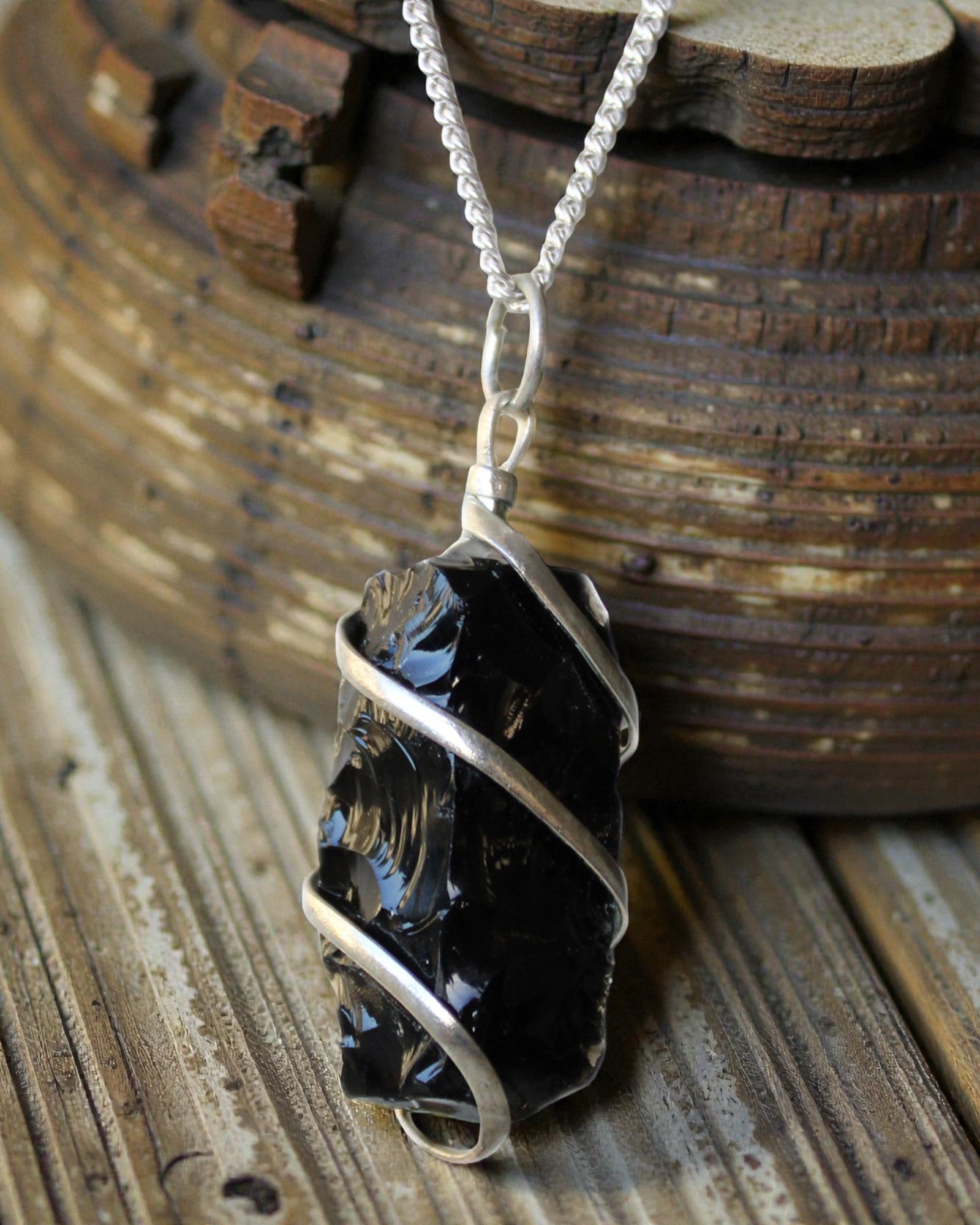 Spiraalnacht – ketting met ruwe zwarte onyx