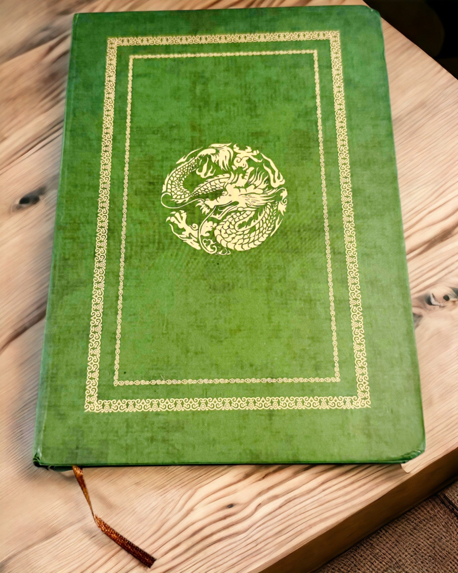 Groen Decoratief Notitieboek met Drakenmotief - Fantasy Inspiraties, met gravure