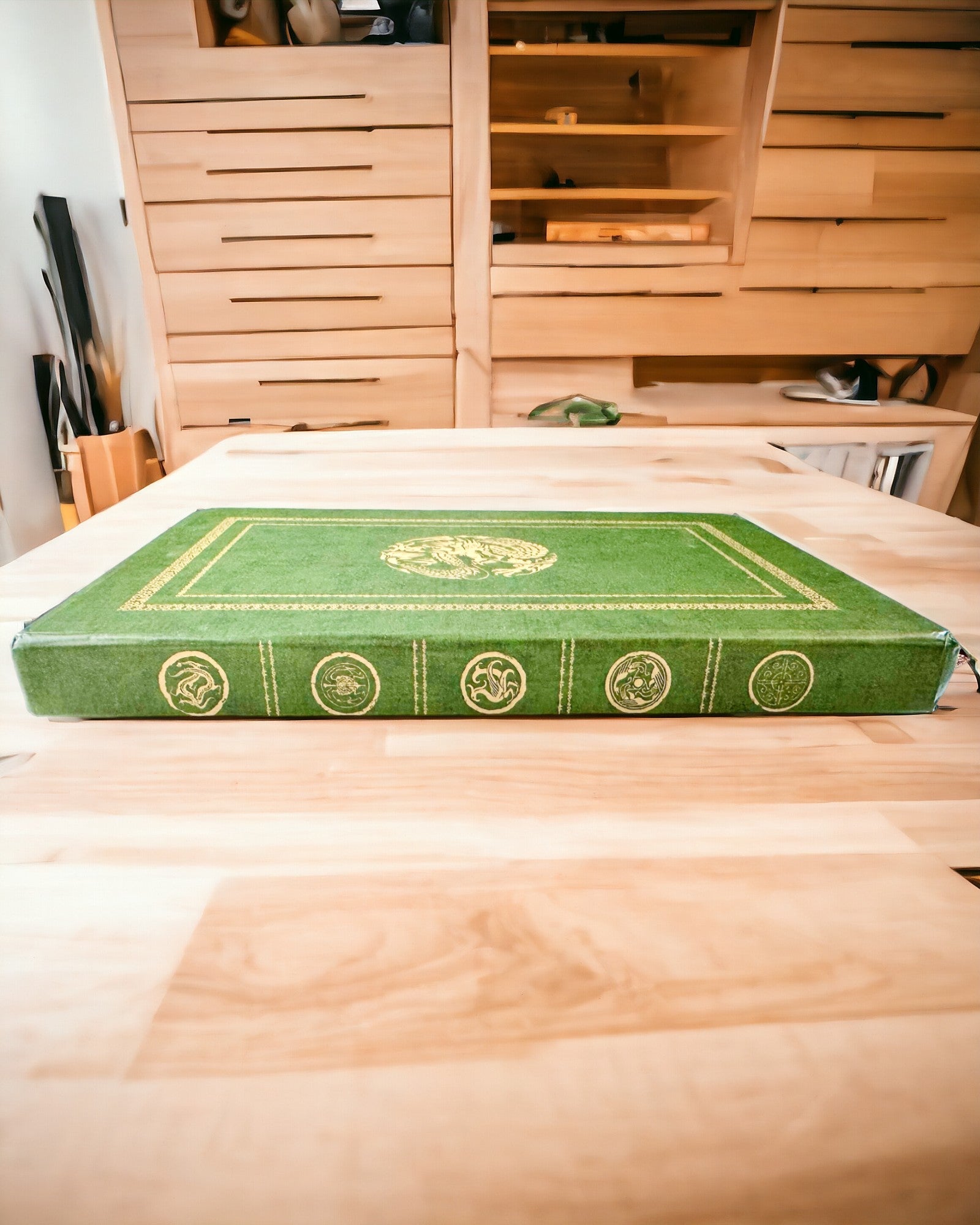 Groen Decoratief Notitieboek met Drakenmotief - Fantasy Inspiraties, met gravure