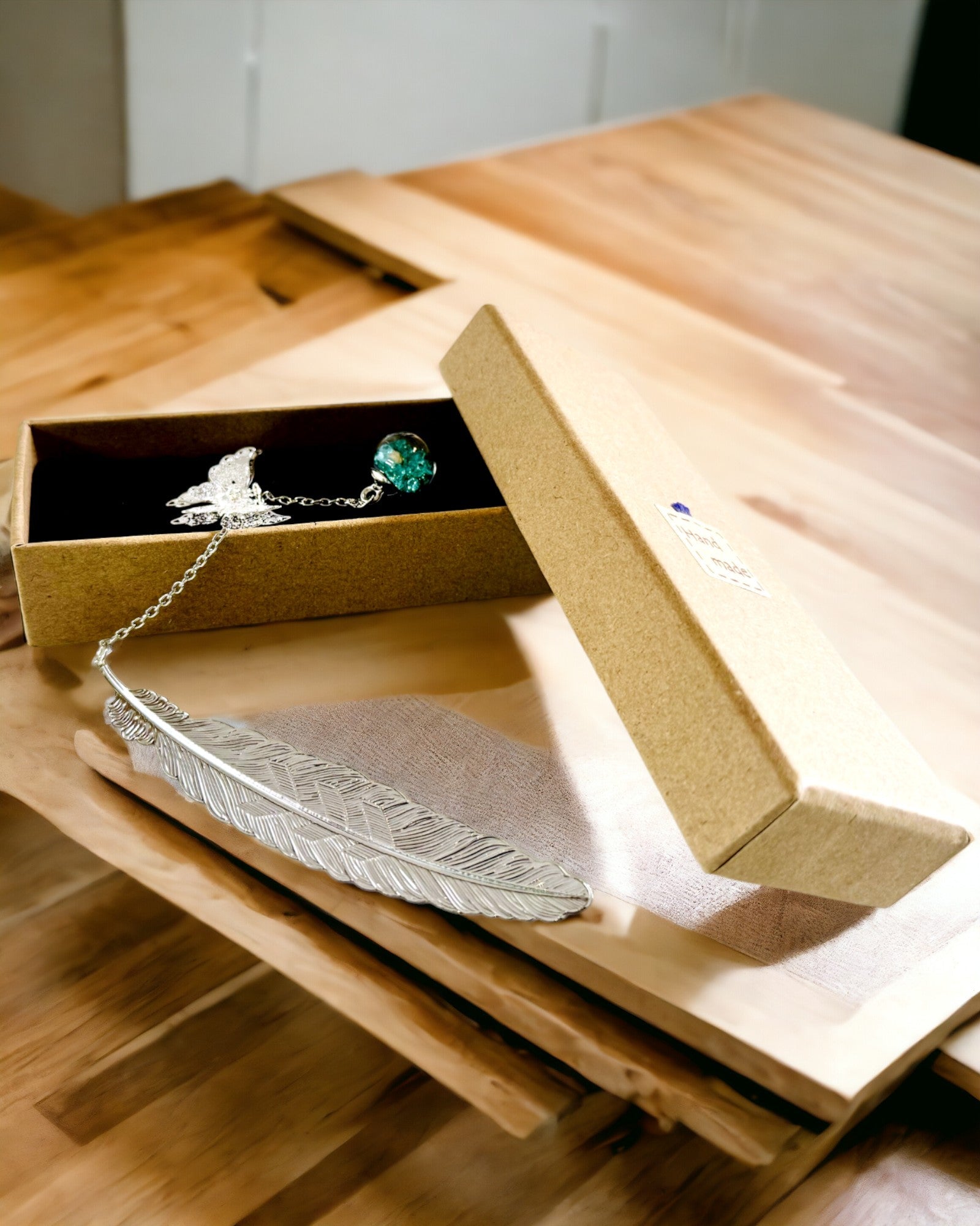 Creatieve Boekenlegger in Retro Stijl met Veer- en Vlindermotief – Elegant Promotiegeschenk, Kleur Zilver/Blauw