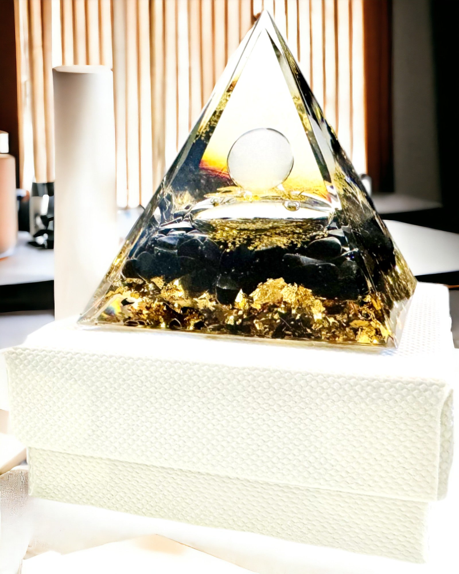 Orgoniet Piramide met Obsidiaan – Chakra Energie Generator, Reiki Meditatie Hulpmiddel met Natuurlijke Steen