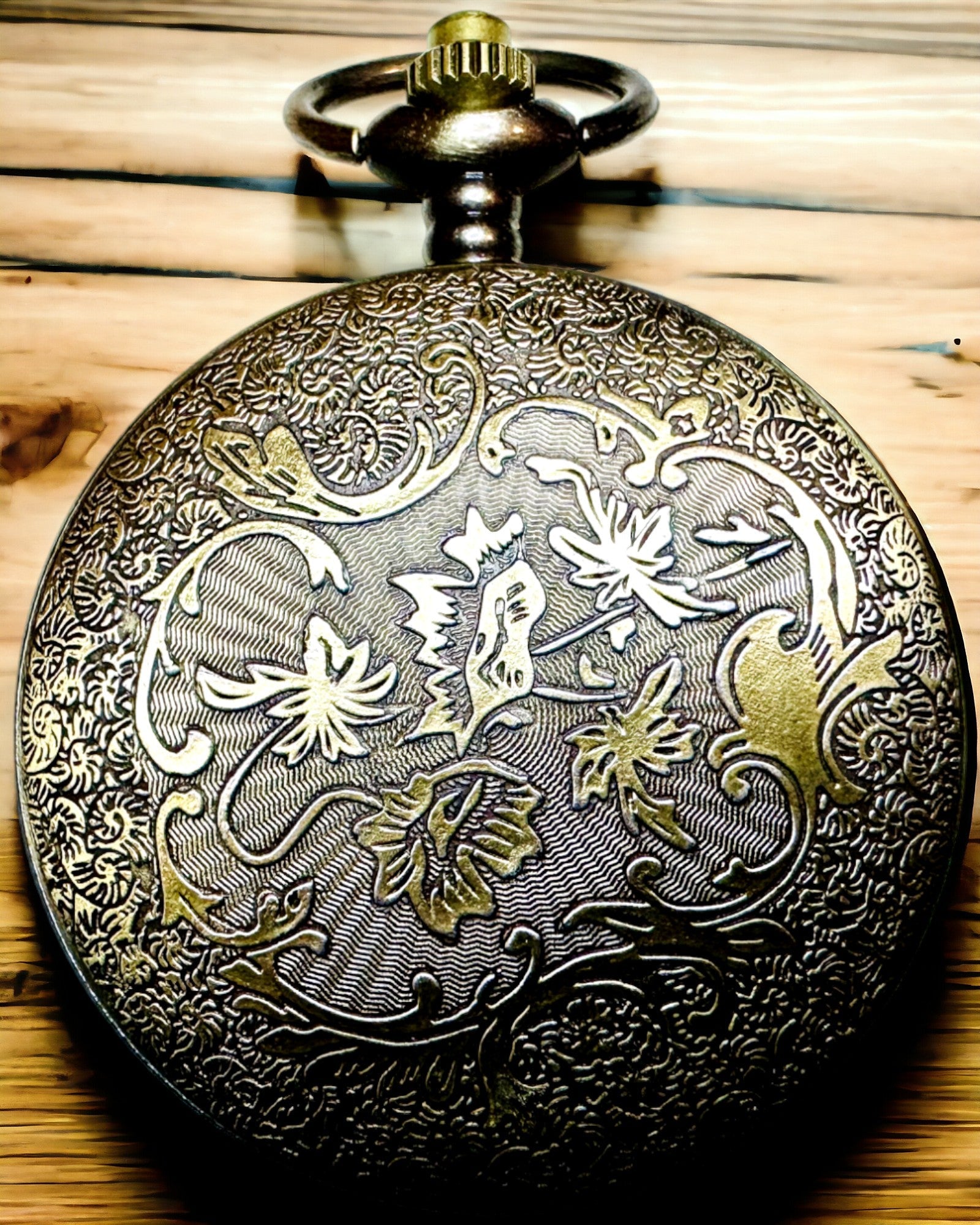 Vintage Stijl Navigatiekompas met Opengewerkt Patroon – bruin-gouden kleur