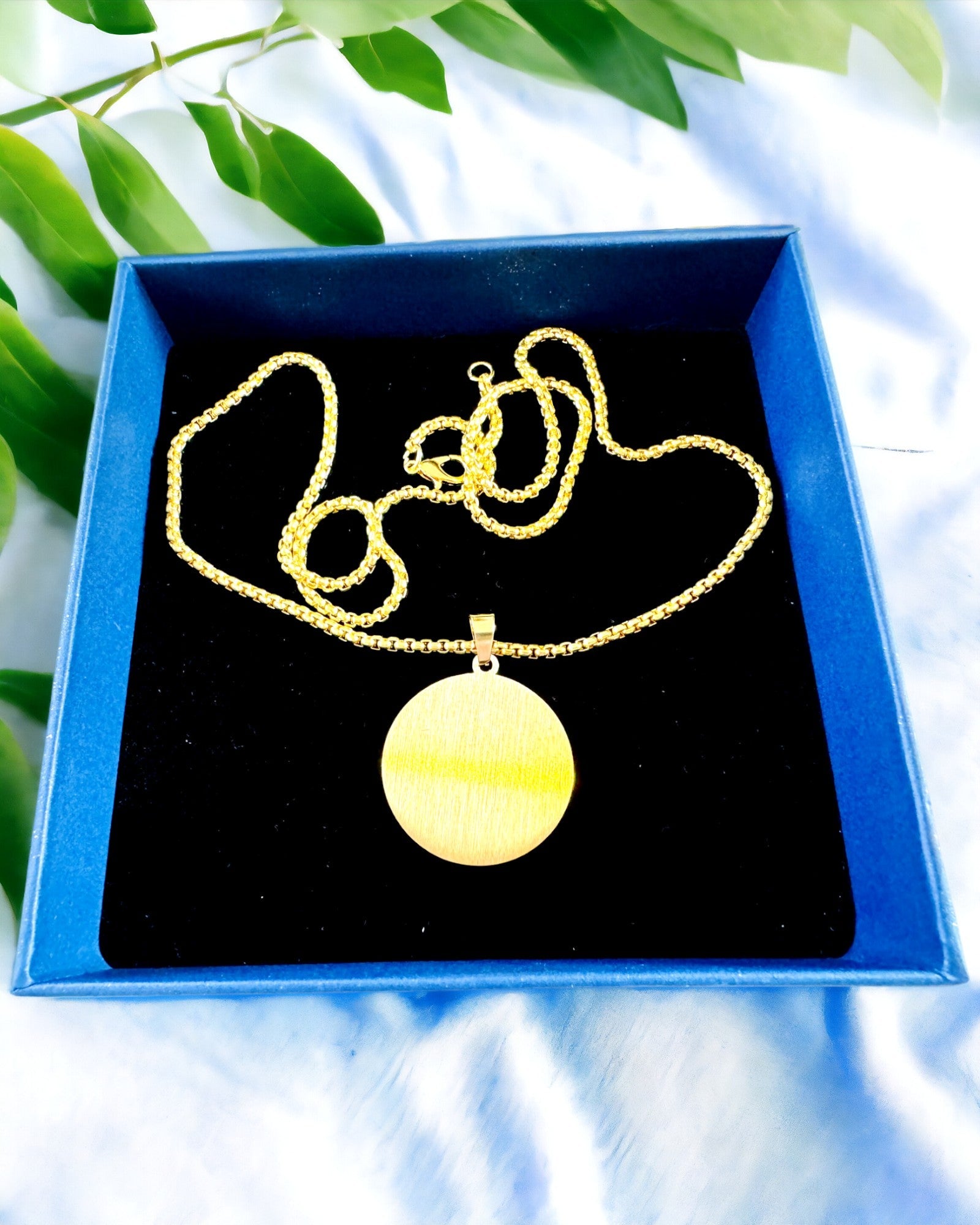 Wisiorek "Urban Elegance" – Ronde Medaille van Roestvrij Staal in Twee Kleuren met Personaliseringsoptie