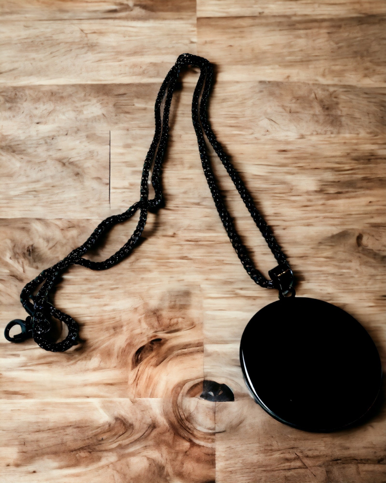 Wisiorek "Urban Elegance" – Ronde Medaille van Roestvrij Staal in Twee Kleuren met Personaliseringsoptie