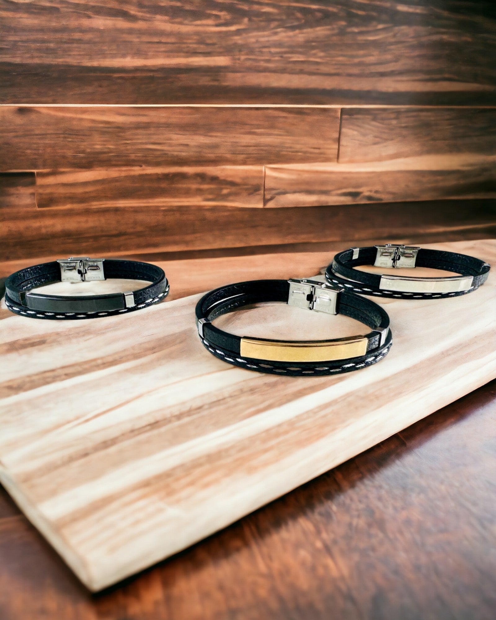 Sportarmband van PU-leer en roestvrij staal met graveermogelijkheid – 3 kleuren