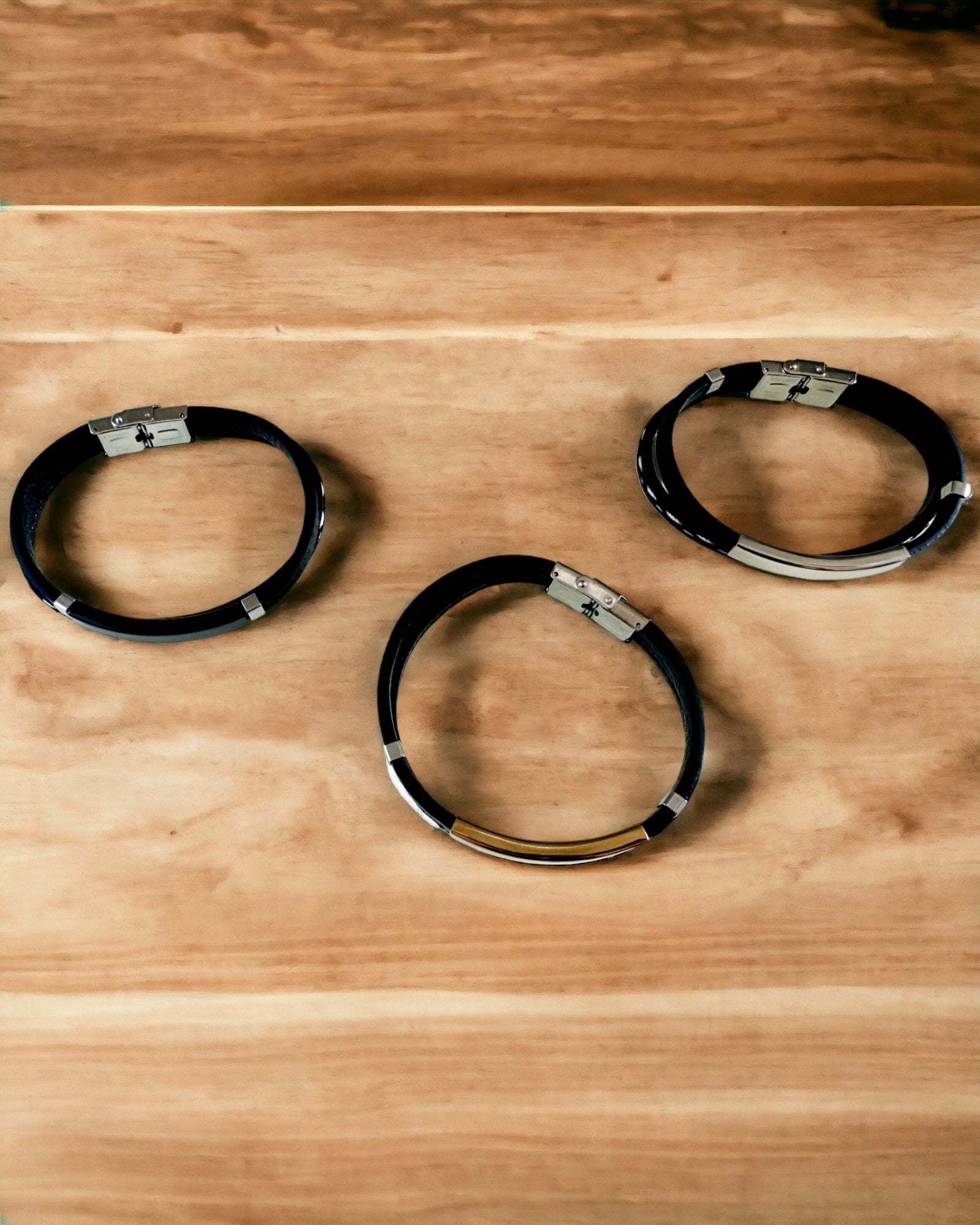 Sportarmband van PU-leer en roestvrij staal met graveermogelijkheid – 3 kleuren