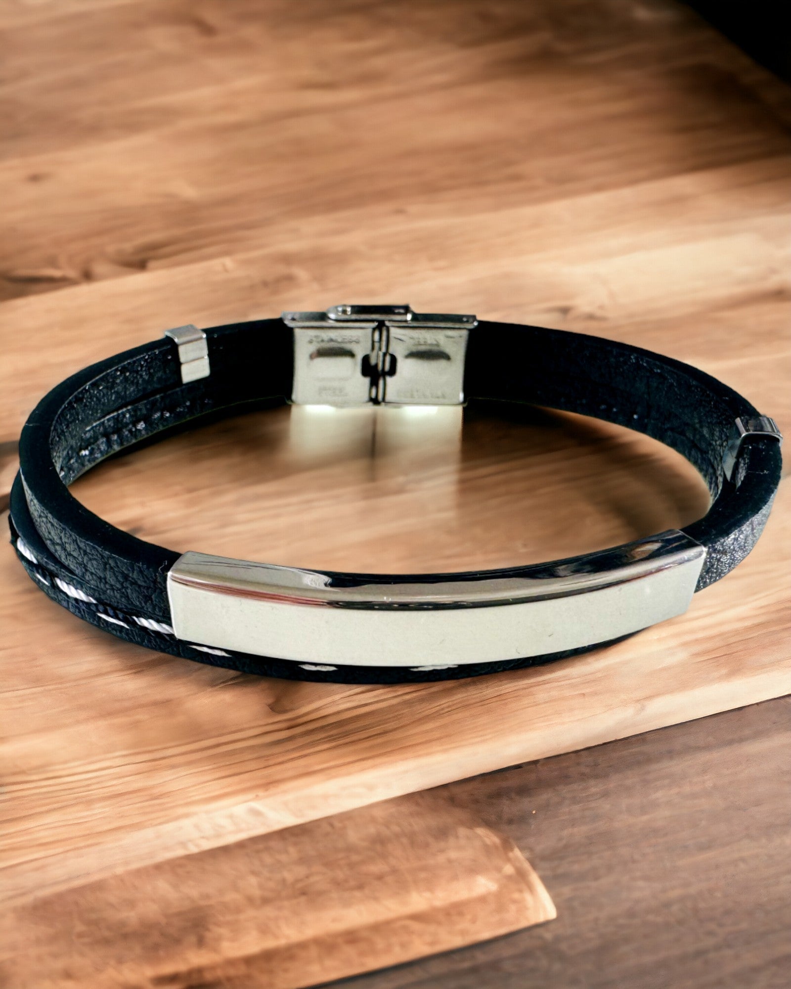 Sportarmband van PU-leer en roestvrij staal met graveermogelijkheid – 3 kleuren