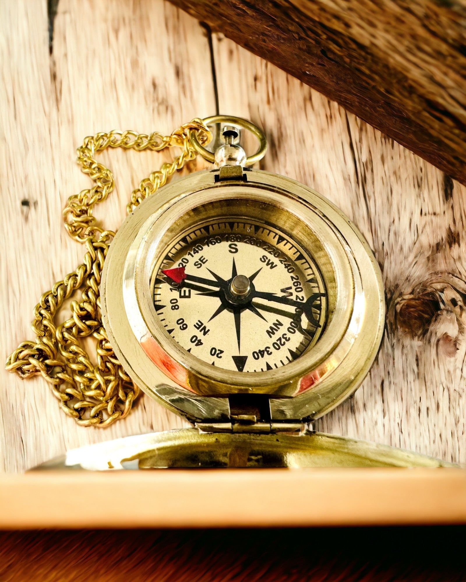 Gouden kleur Kompas Avontuur – Elegante Navigator van Ontdekkingen