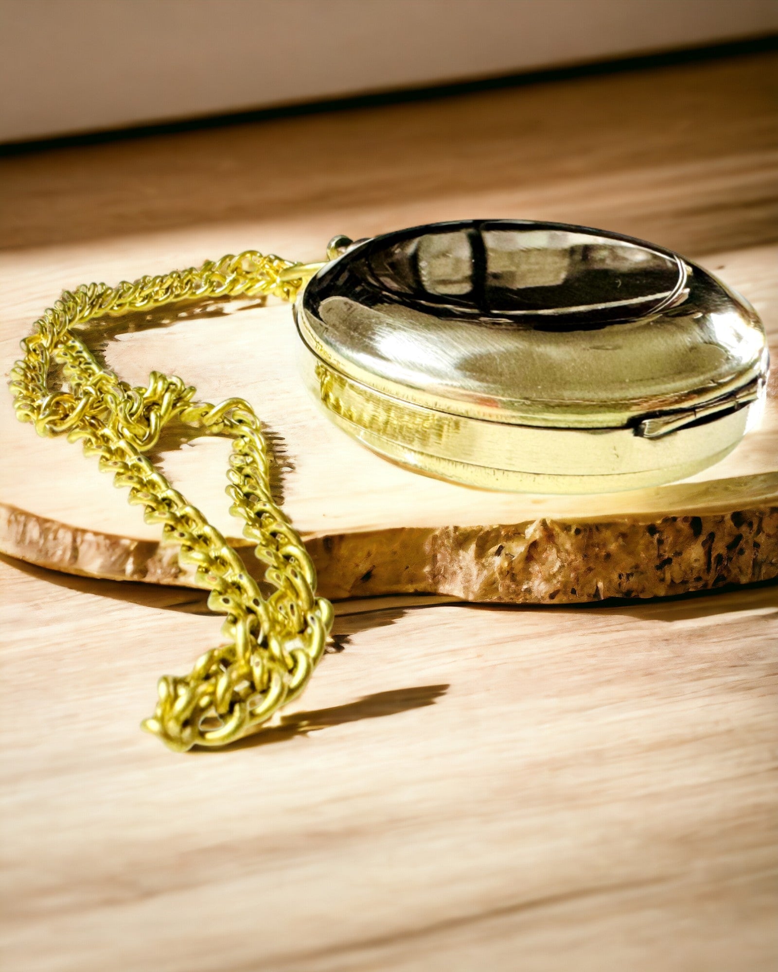 Gouden kleur Kompas Avontuur – Elegante Navigator van Ontdekkingen