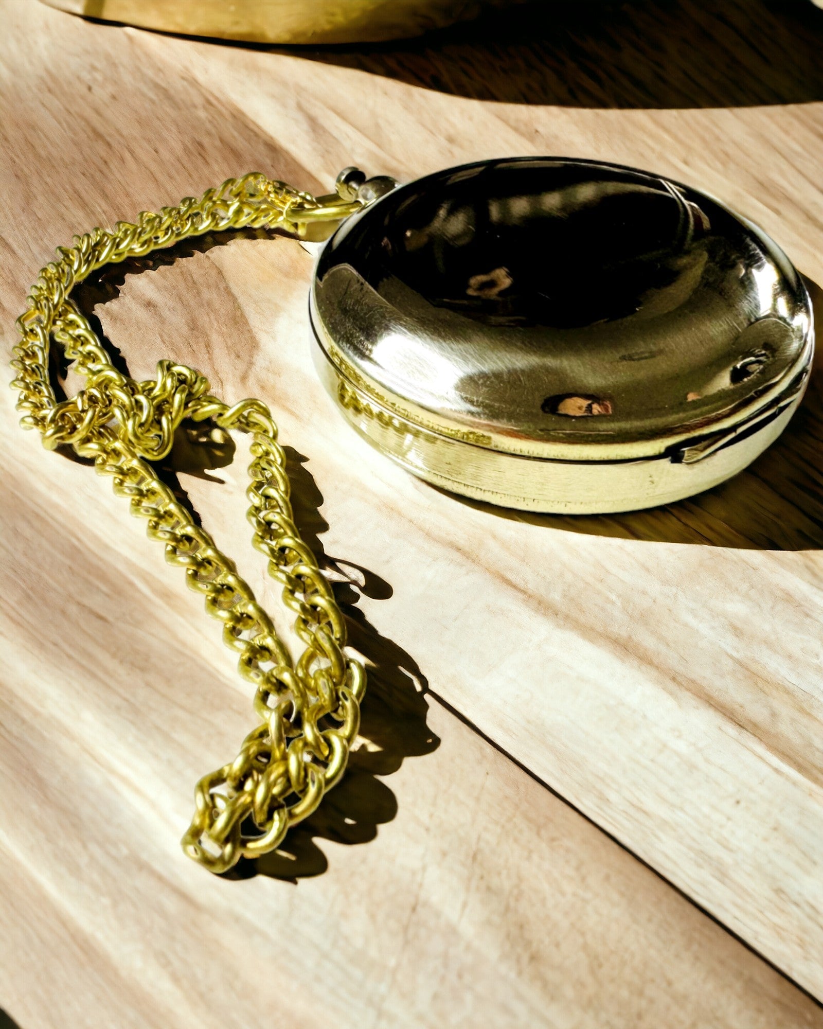 Gouden kleur Kompas Avontuur – Elegante Navigator van Ontdekkingen