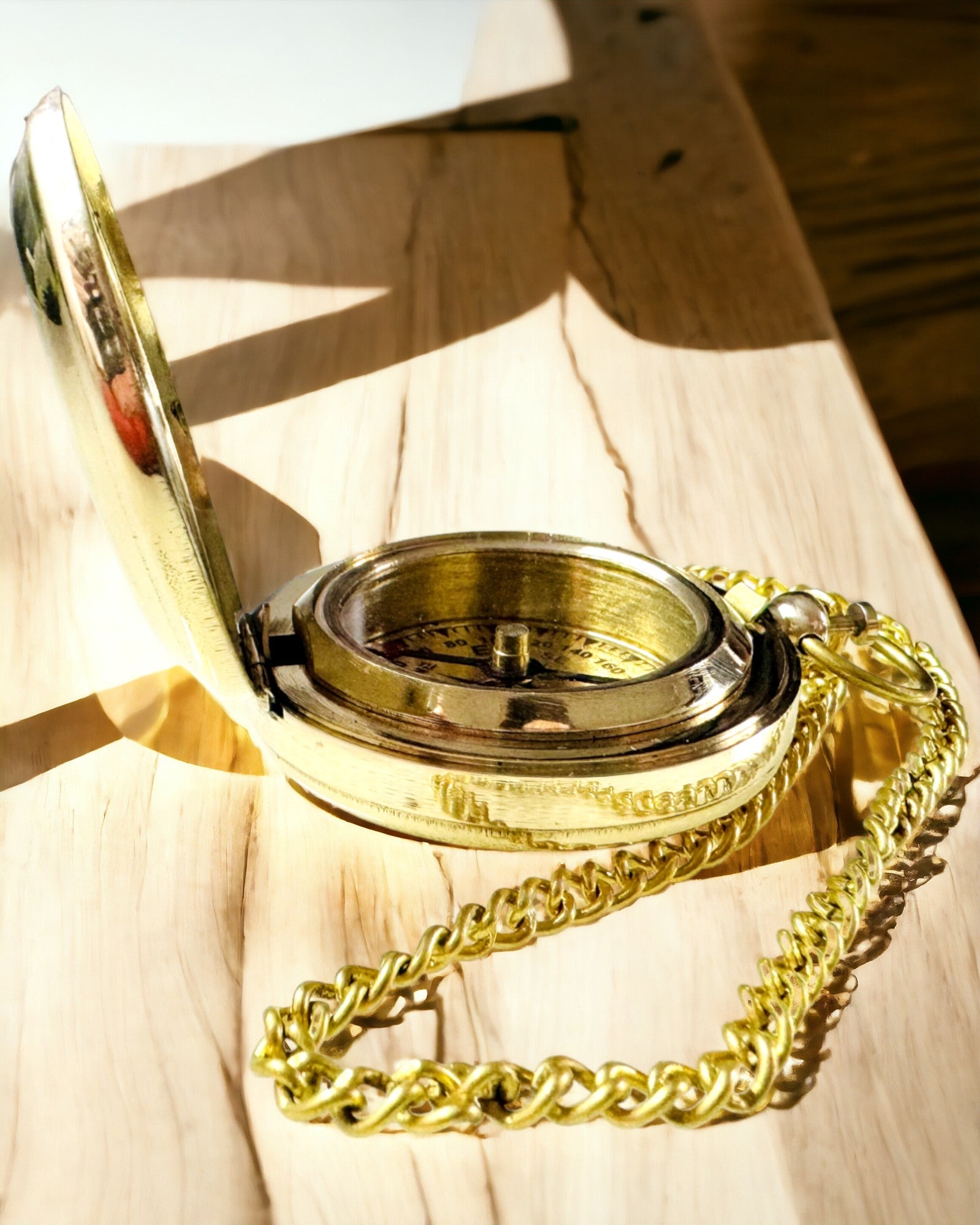 Gouden kleur Kompas Avontuur – Elegante Navigator van Ontdekkingen