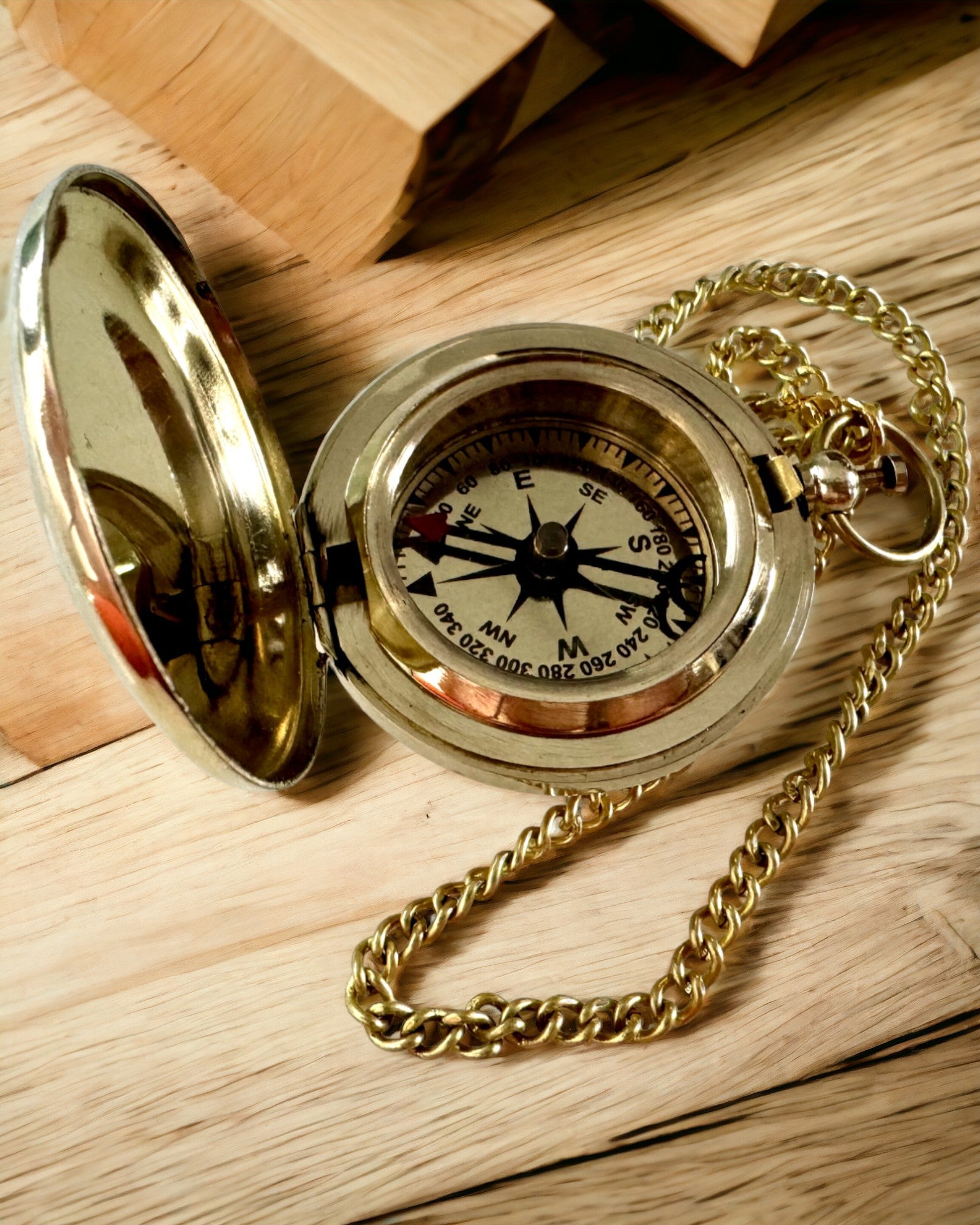 Gouden kleur Kompas Avontuur – Elegante Navigator van Ontdekkingen