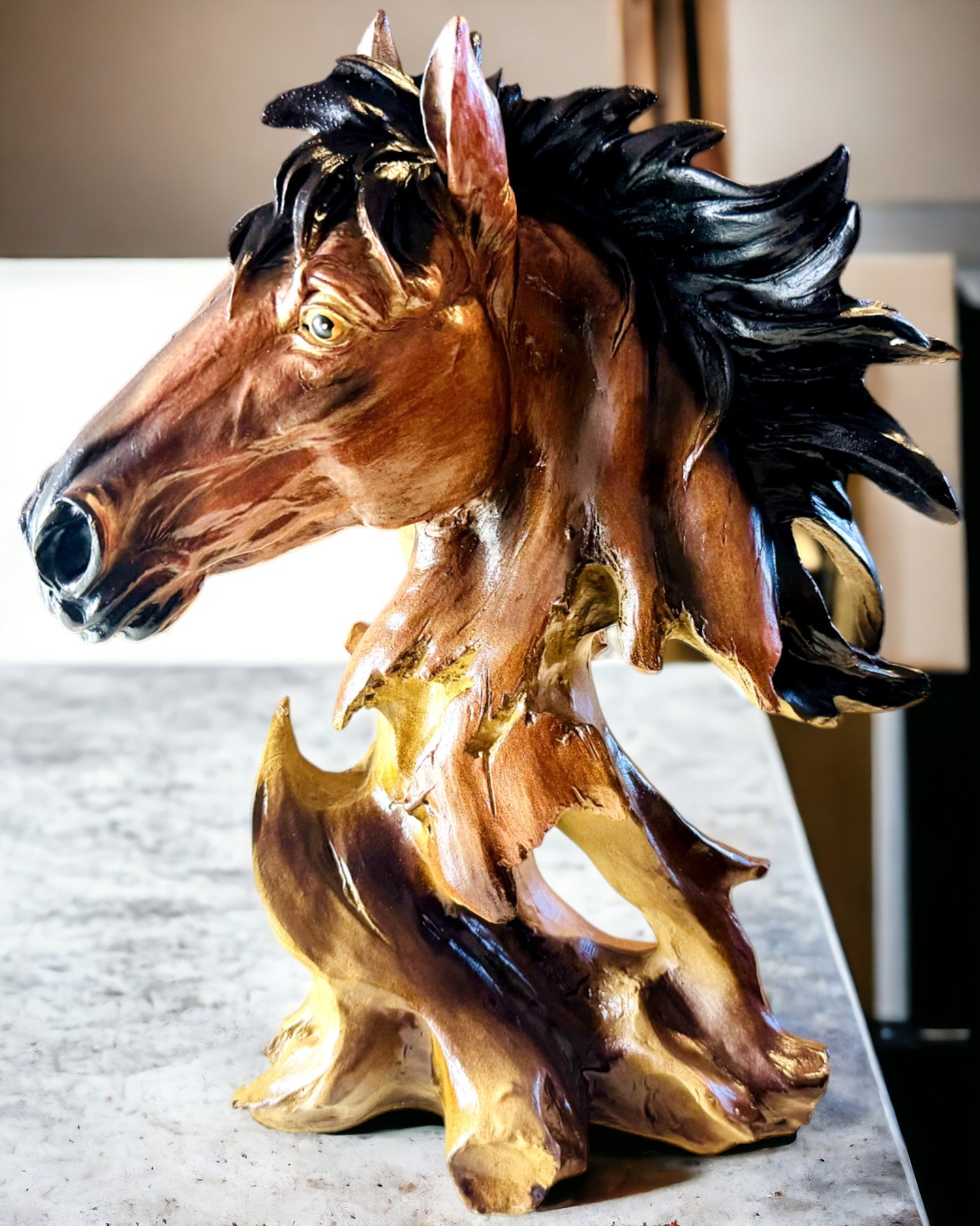 Abstracte Paardensculptuur van Hars