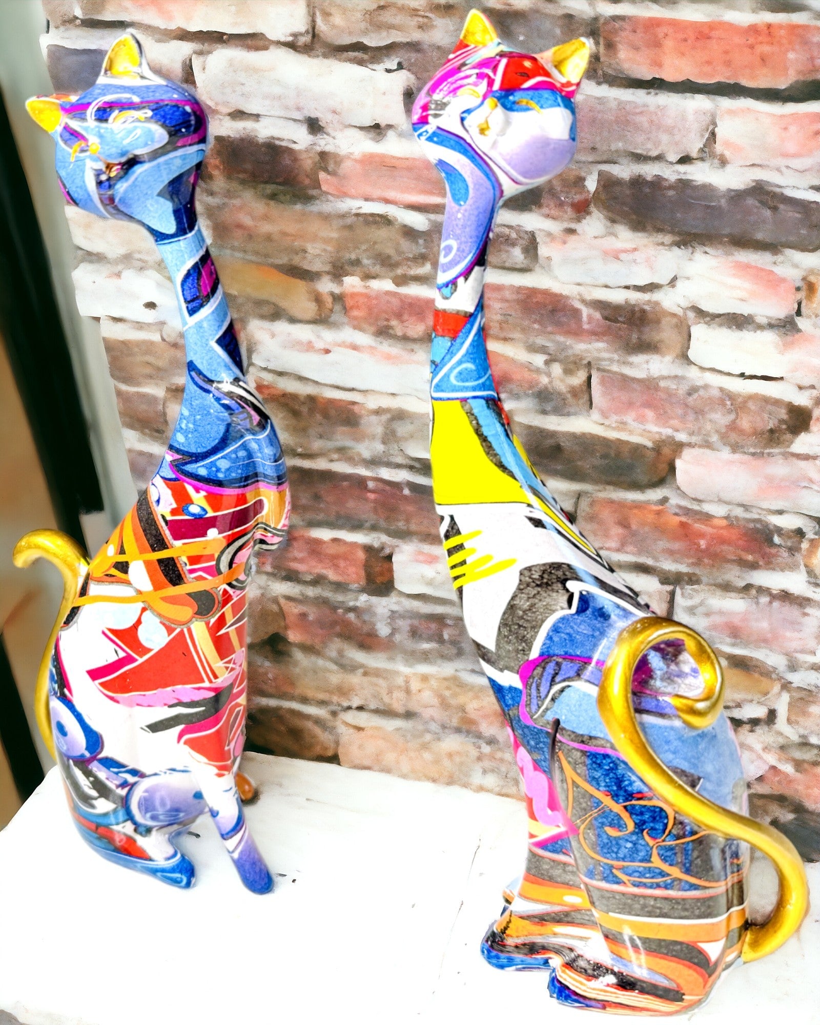 Abstracte Kattenbeeldjes "ArtCats", Handgeschilderd, Hars – 25 cm, 2 stuks.