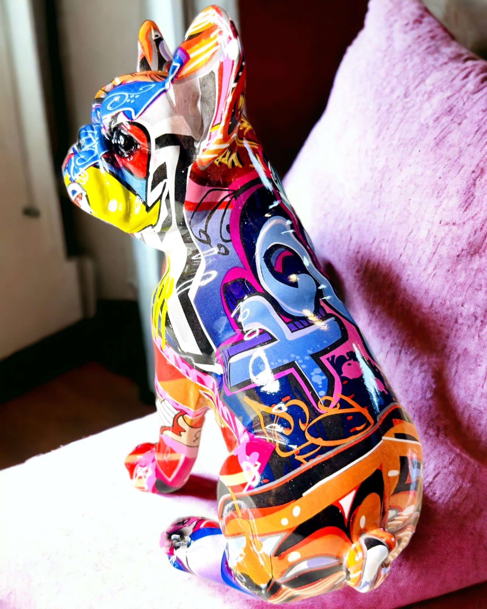 Handgemaakte Franse Bulldog Beeldje in Street Art Stijl met Gravure Optie