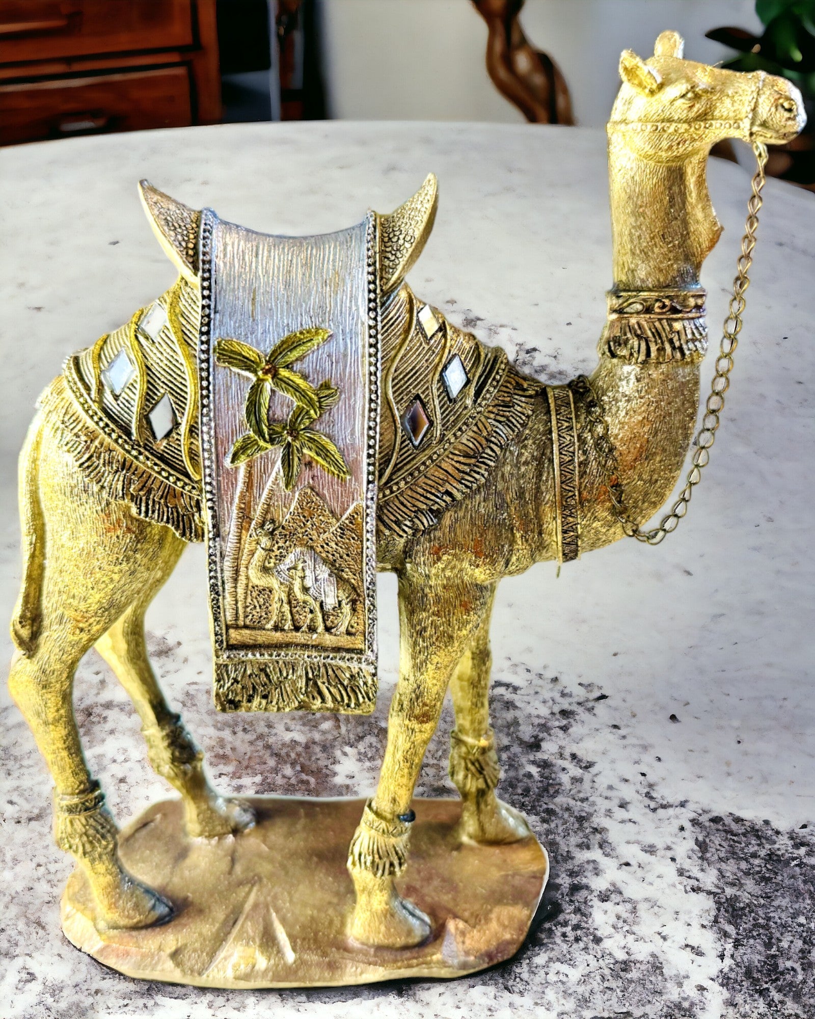 Statuetka Woestijnwandelaar Decoratieve Kameel van Hars met Mogelijkheid tot Graveren