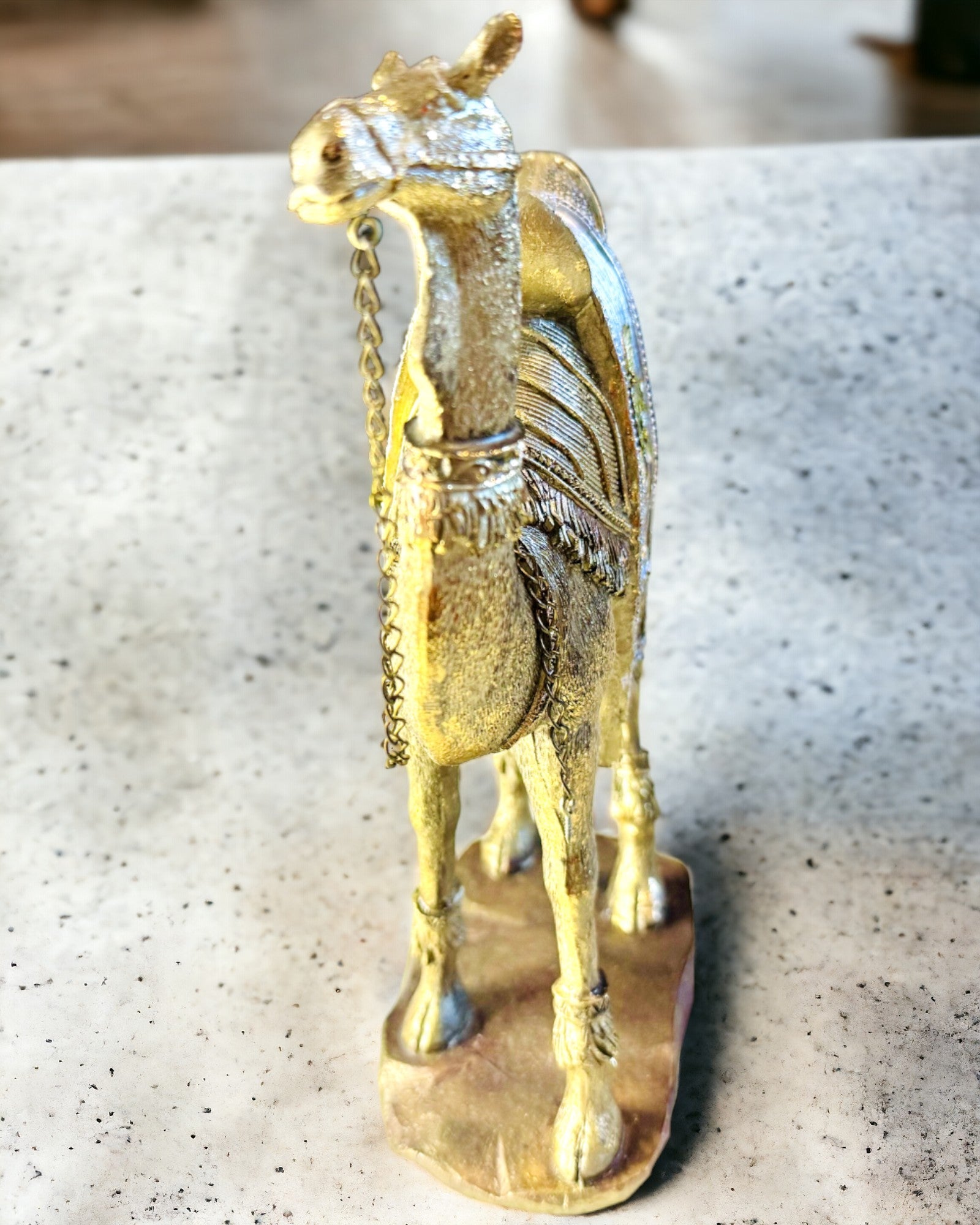 Statuetka Woestijnwandelaar Decoratieve Kameel van Hars met Mogelijkheid tot Graveren