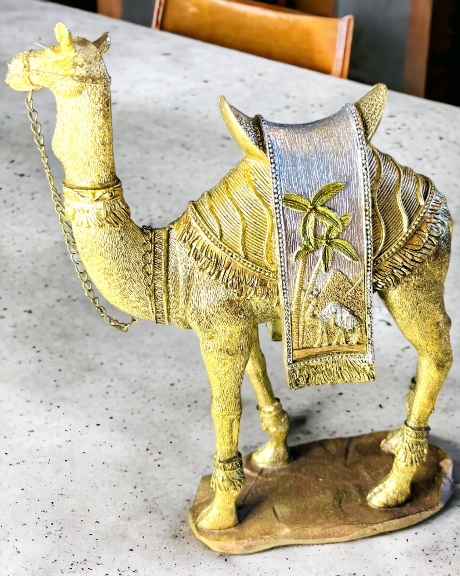 Statuetka Woestijnwandelaar Decoratieve Kameel van Hars met Mogelijkheid tot Graveren