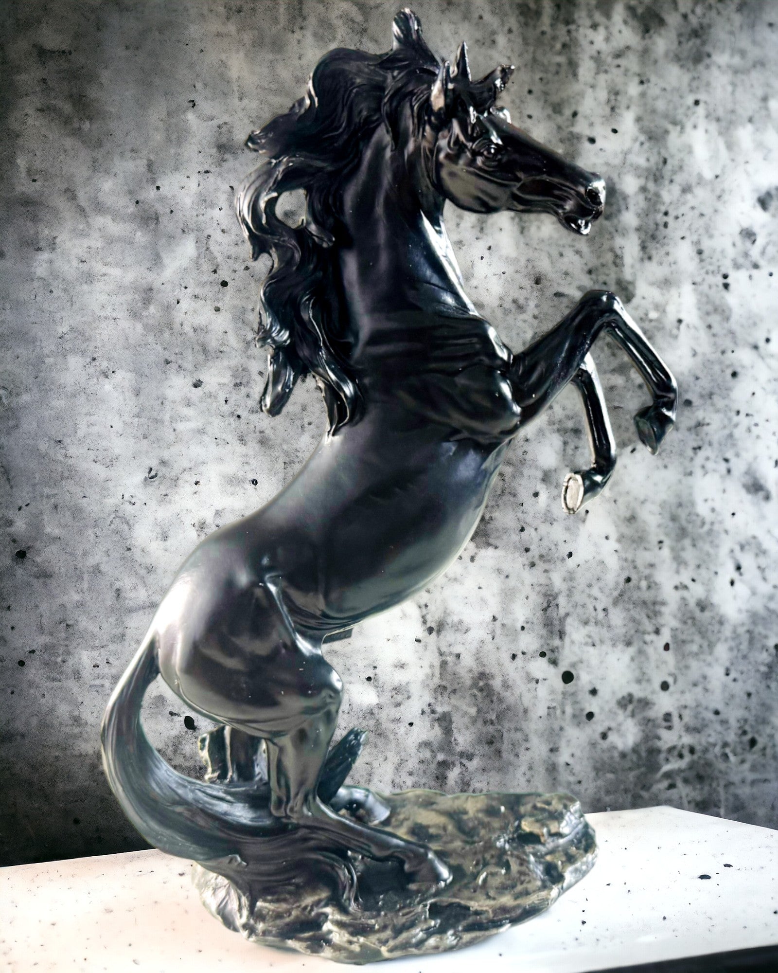 Czarna Perła - Paardensculptuur Elegantie in Beweging - Graveren Mogelijk