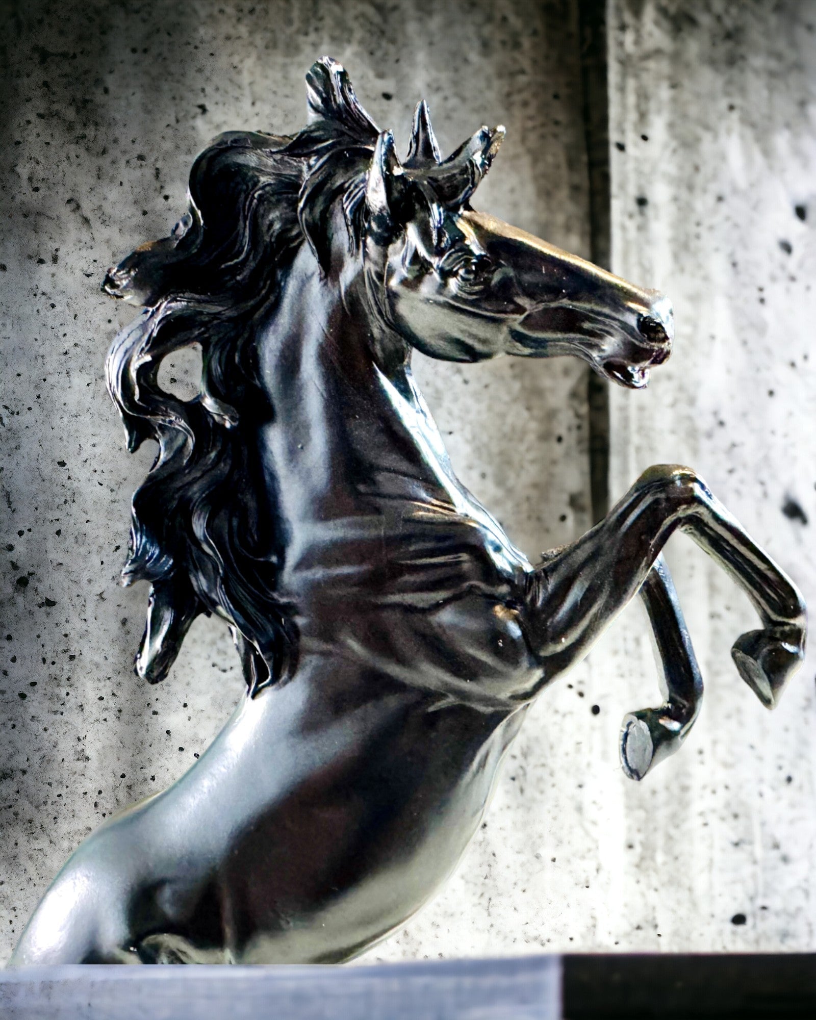 Czarna Perła - Paardensculptuur Elegantie in Beweging - Graveren Mogelijk
