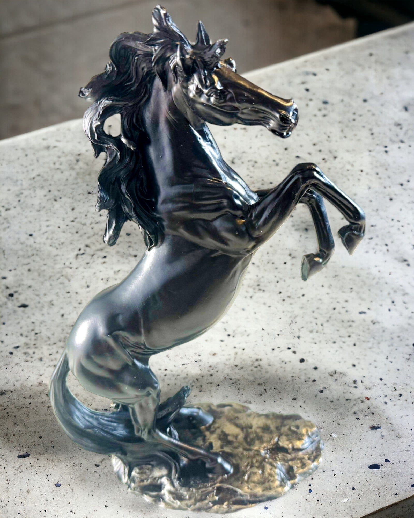 Czarna Perła - Paardensculptuur Elegantie in Beweging - Graveren Mogelijk