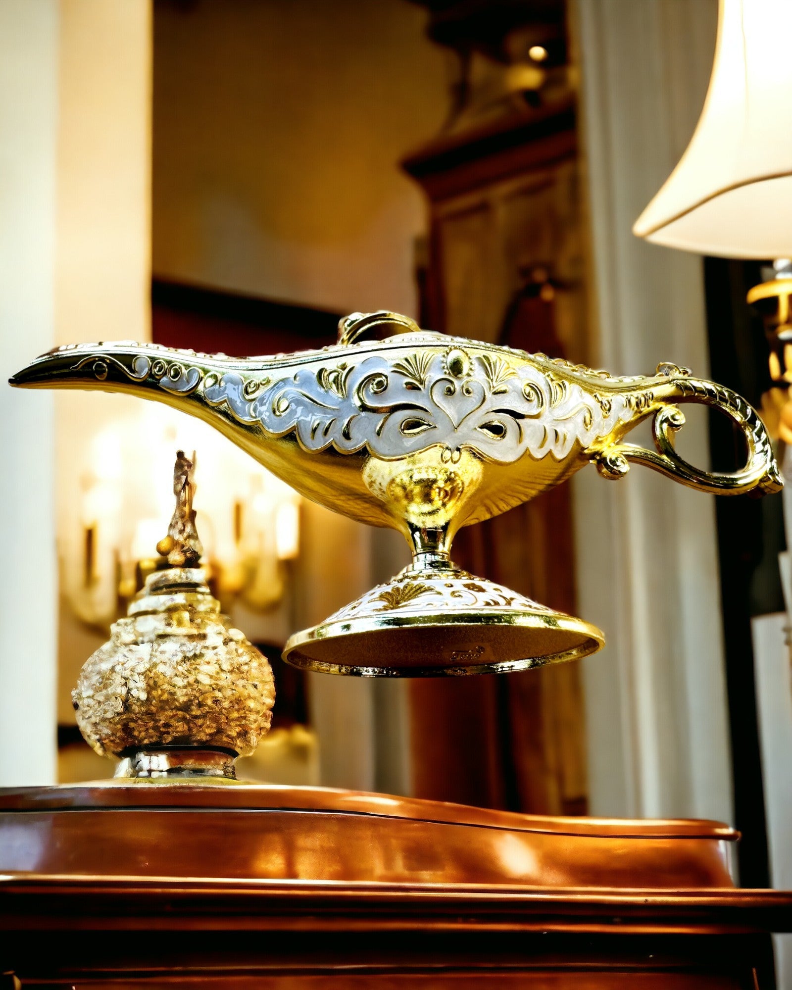 Magische Lamp van Aladdin met Graveeroptie - Witte Variant, verweven met goud