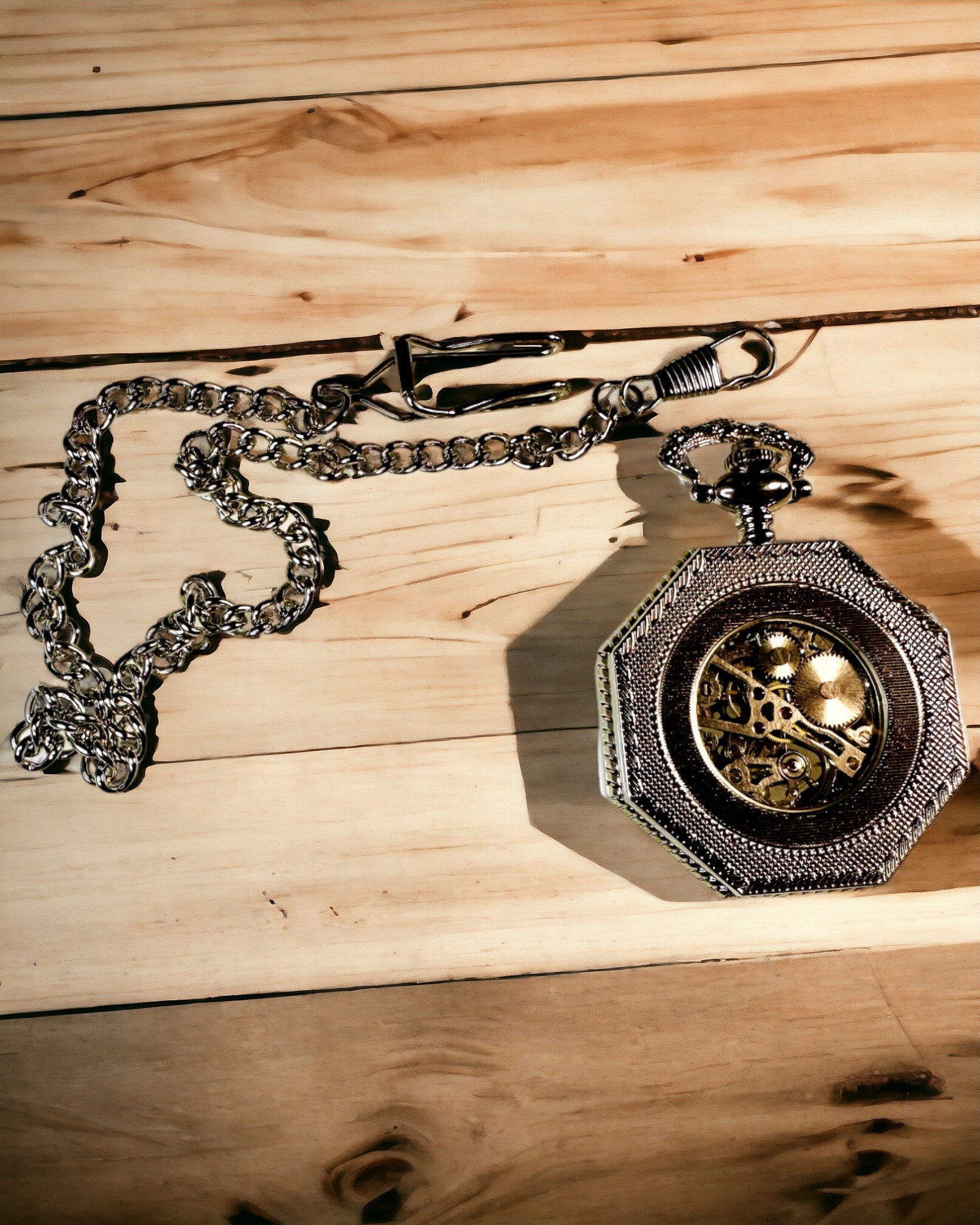 Klassieke zilverkleurige Achtkantige Mechanische Zakhorloge met Opengewerkte Wijzerplaat in Steampunk-stijl