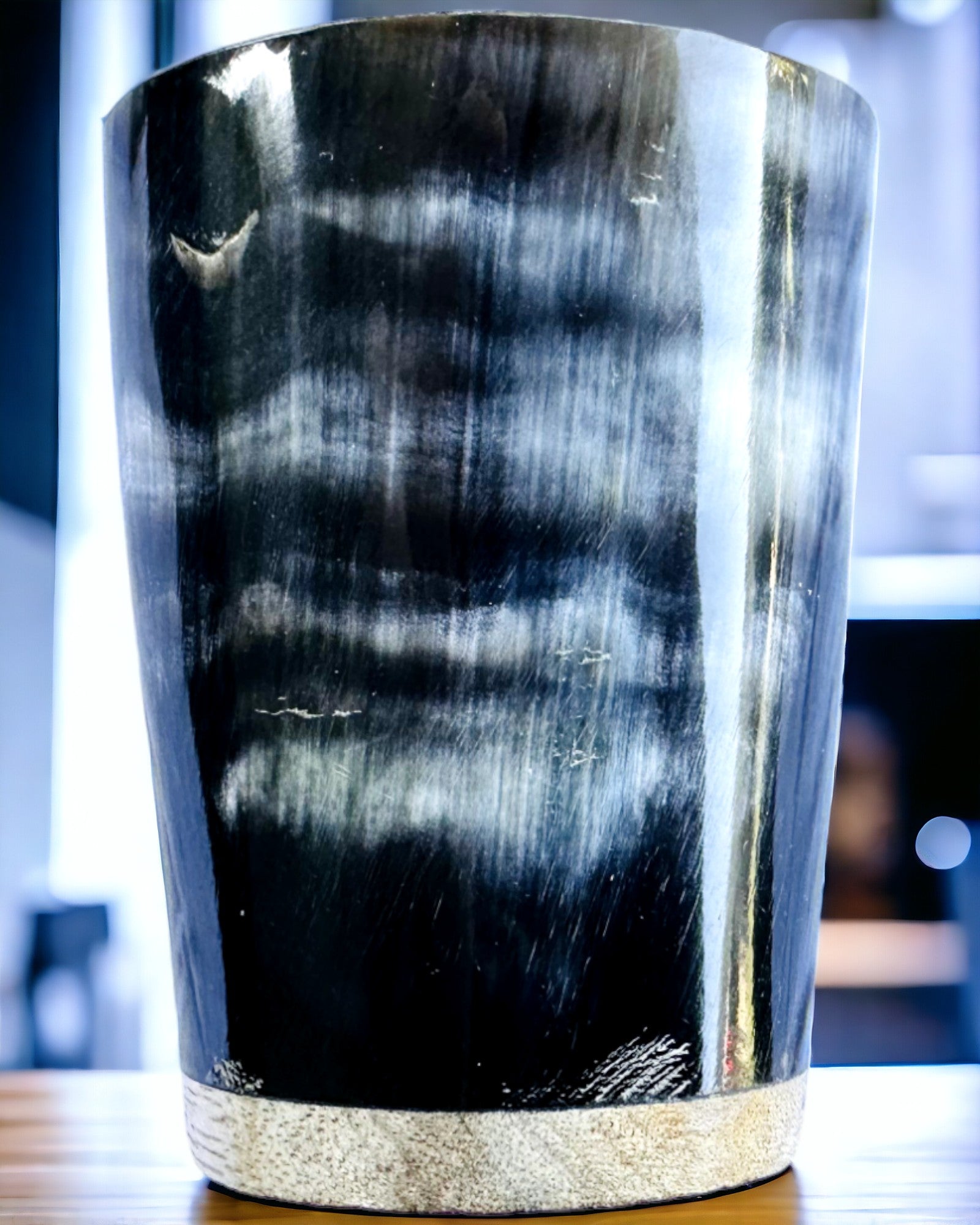 Handgemaakte Kleine Beker met Gravure Optie, Indiase Beker, personalisatiemogelijkheid als cadeau, gravure. Donkere kleur