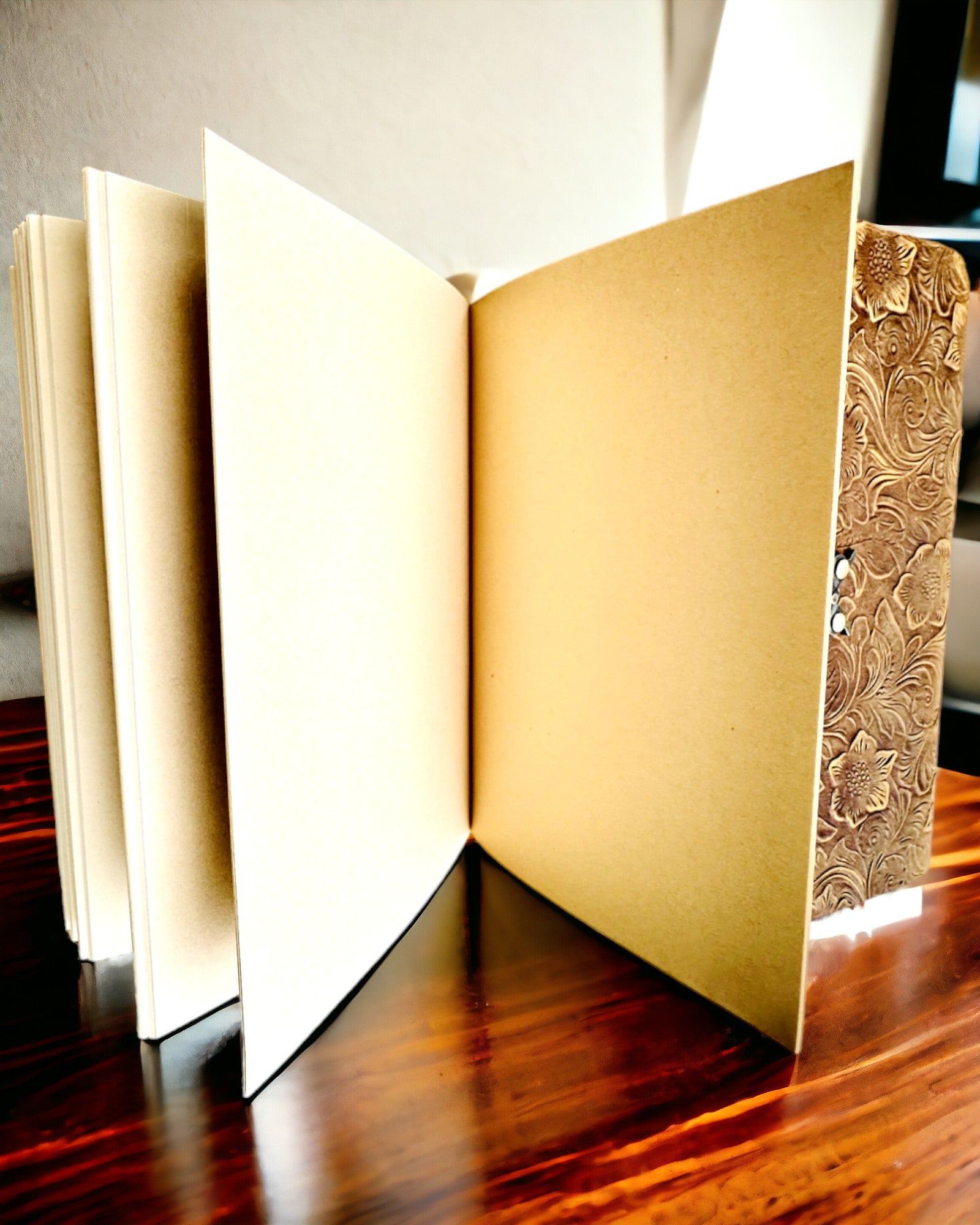 Luxe Retro Notitieboek met Leren Omslag - "Vintage Elegance", 480 pagina's, mogelijkheid tot personalisatie met gravure