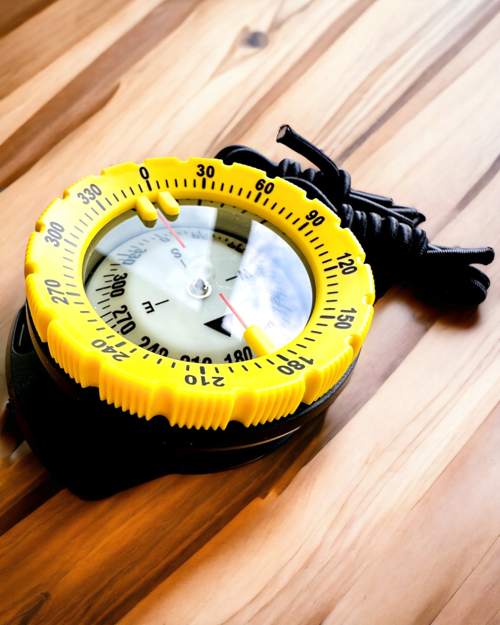 Duikkompas AquaGuide - waterdicht kompas met luminescentiefunctie en flexibele band, mogelijkheid tot personalisatie