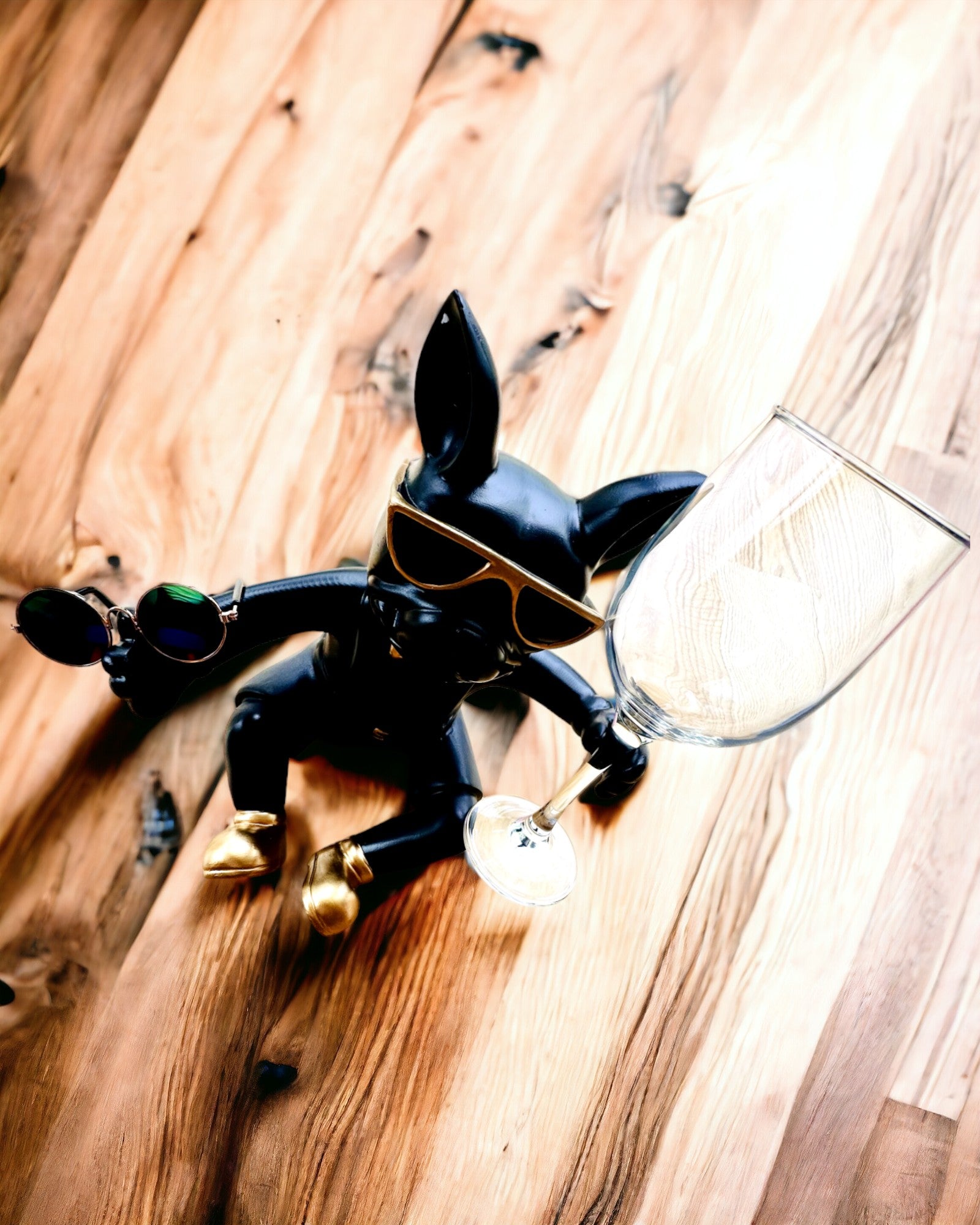 Exclusief Beeldje "Stijlvolle Bulldog", kleur zwart, houder voor wijnglas of champagneglas, personalisatie met gravure