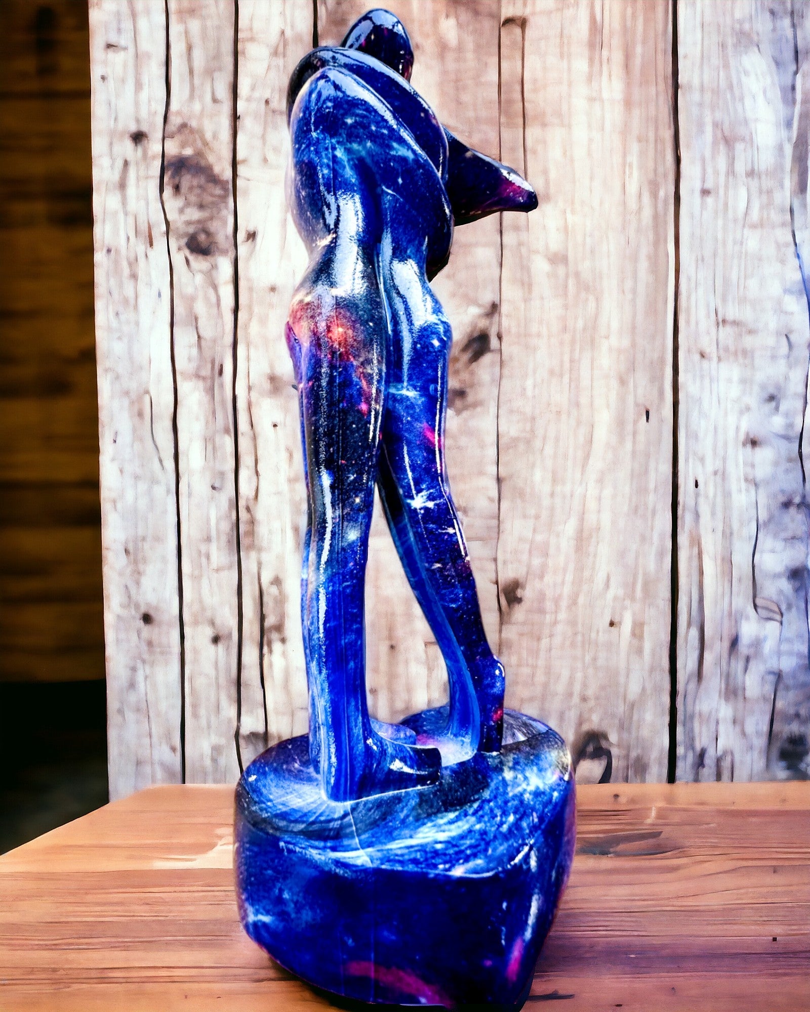 Kosmiczny Uścisk - Harsfiguur met Graveeroptie