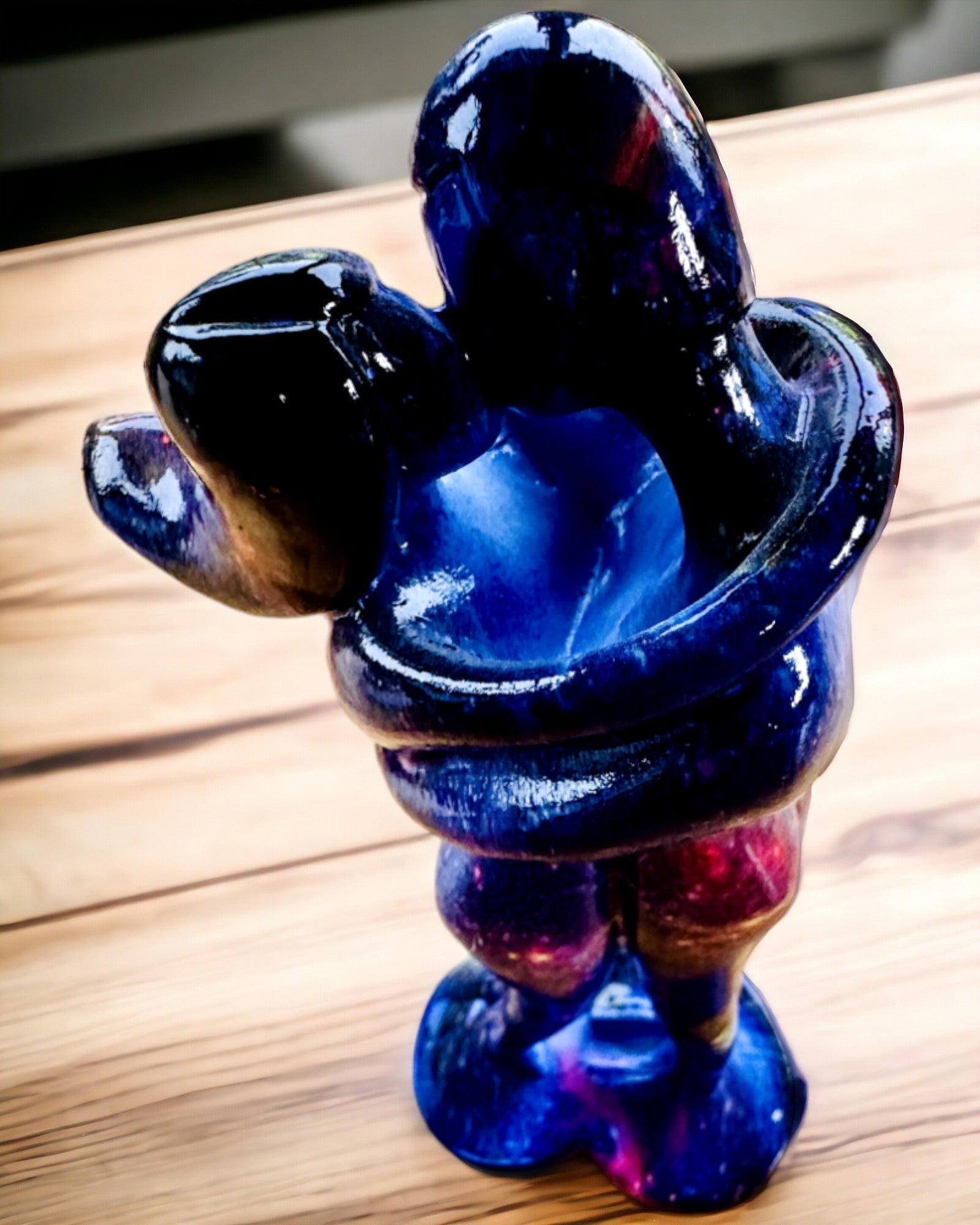 Kosmiczny Uścisk - Harsfiguur met Graveeroptie