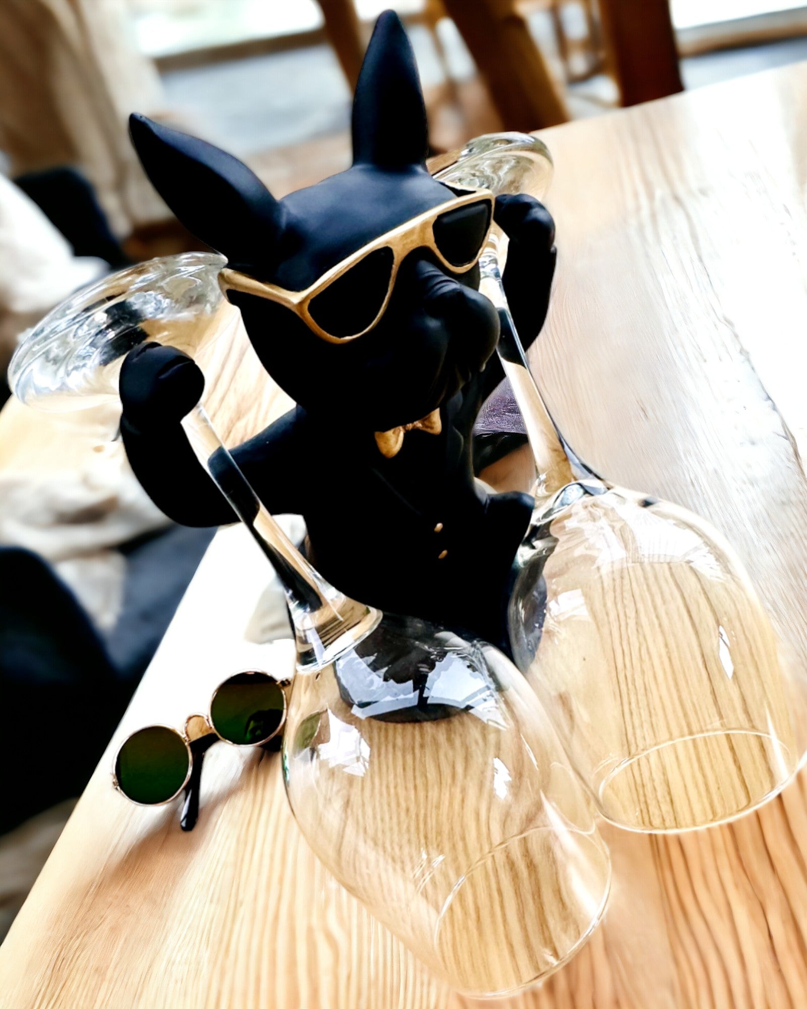 Figurka Bulldog Elegance - Exclusieve wijnglashouder, mogelijkheid tot personalisatie met gravure