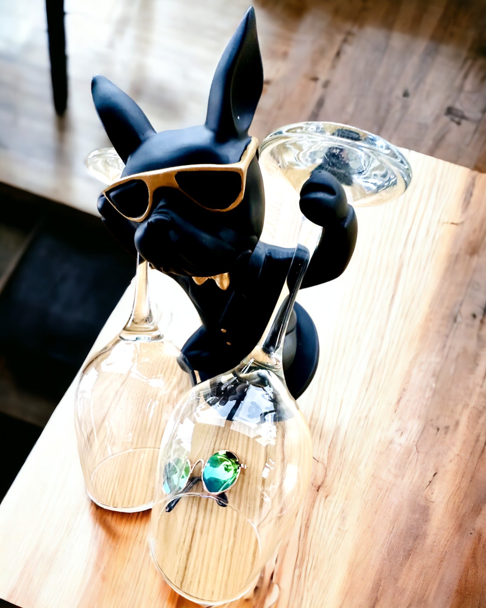 Figurka Bulldog Elegance - Exclusieve wijnglashouder, mogelijkheid tot personalisatie met gravure