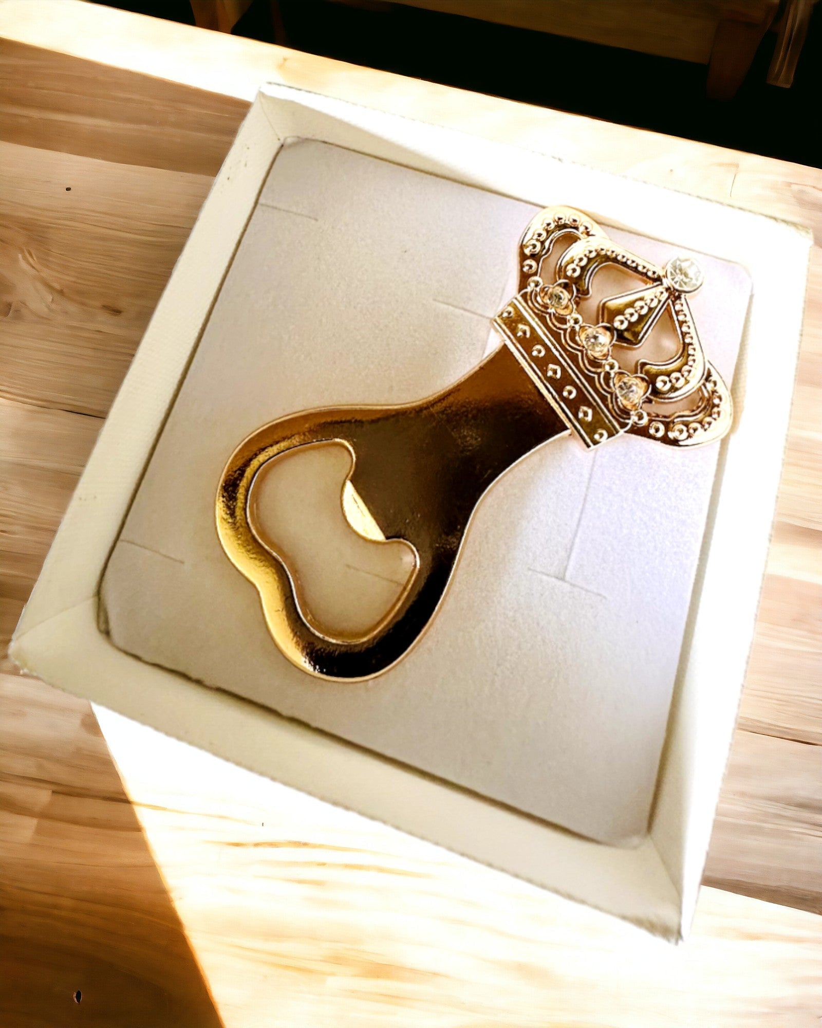 Flesopener Koningskroon - kleur goud, mogelijkheid tot personalisatie met gravure