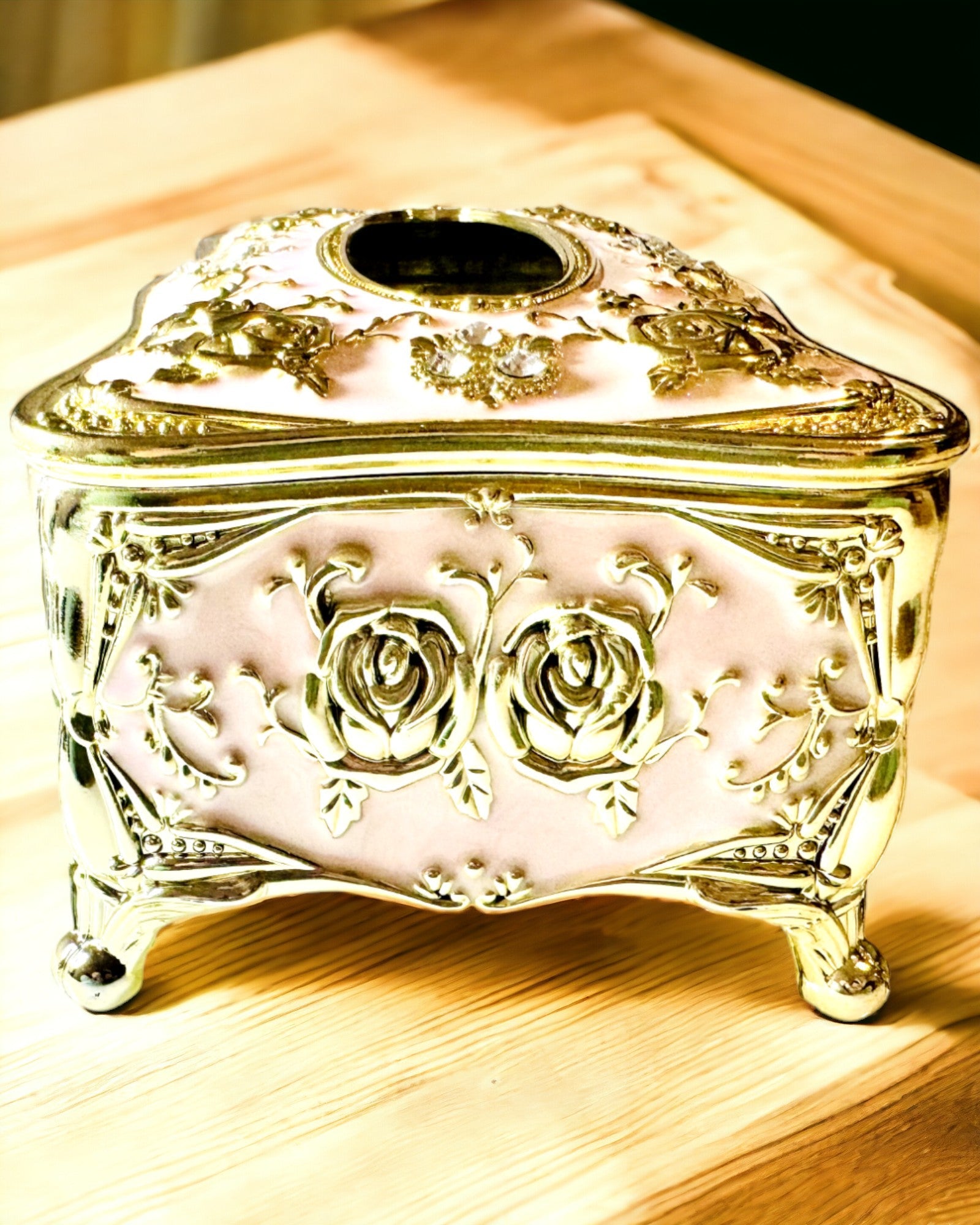 Elegante Roze Doos voor Zakdoekjes met Geëmbosseerde Rozen – Luxe Accent voor de Woonkamer, Hotel of Club