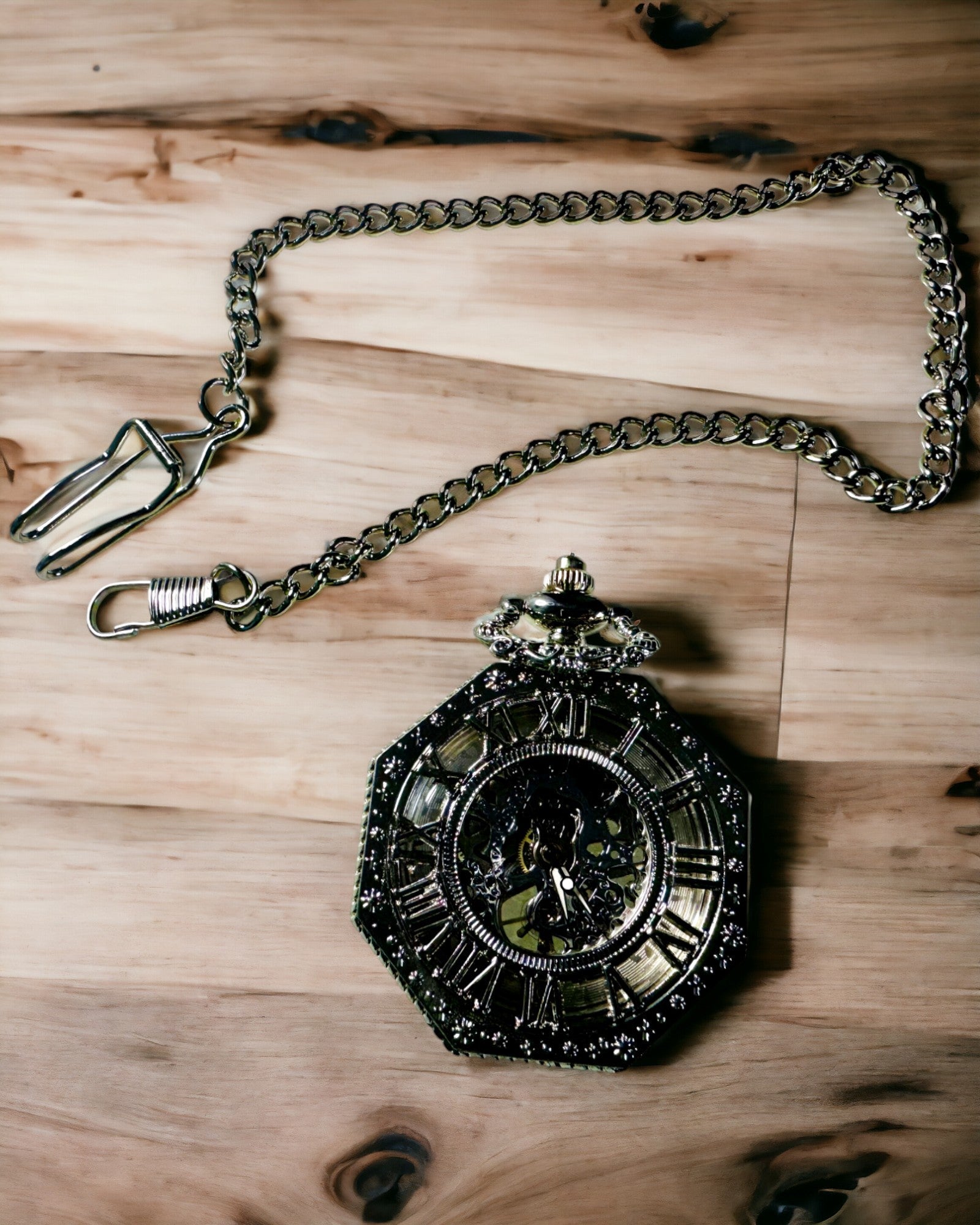 Klassieke zilverkleurige Achtkantige Mechanische Zakhorloge met Opengewerkte Wijzerplaat in Steampunk-stijl