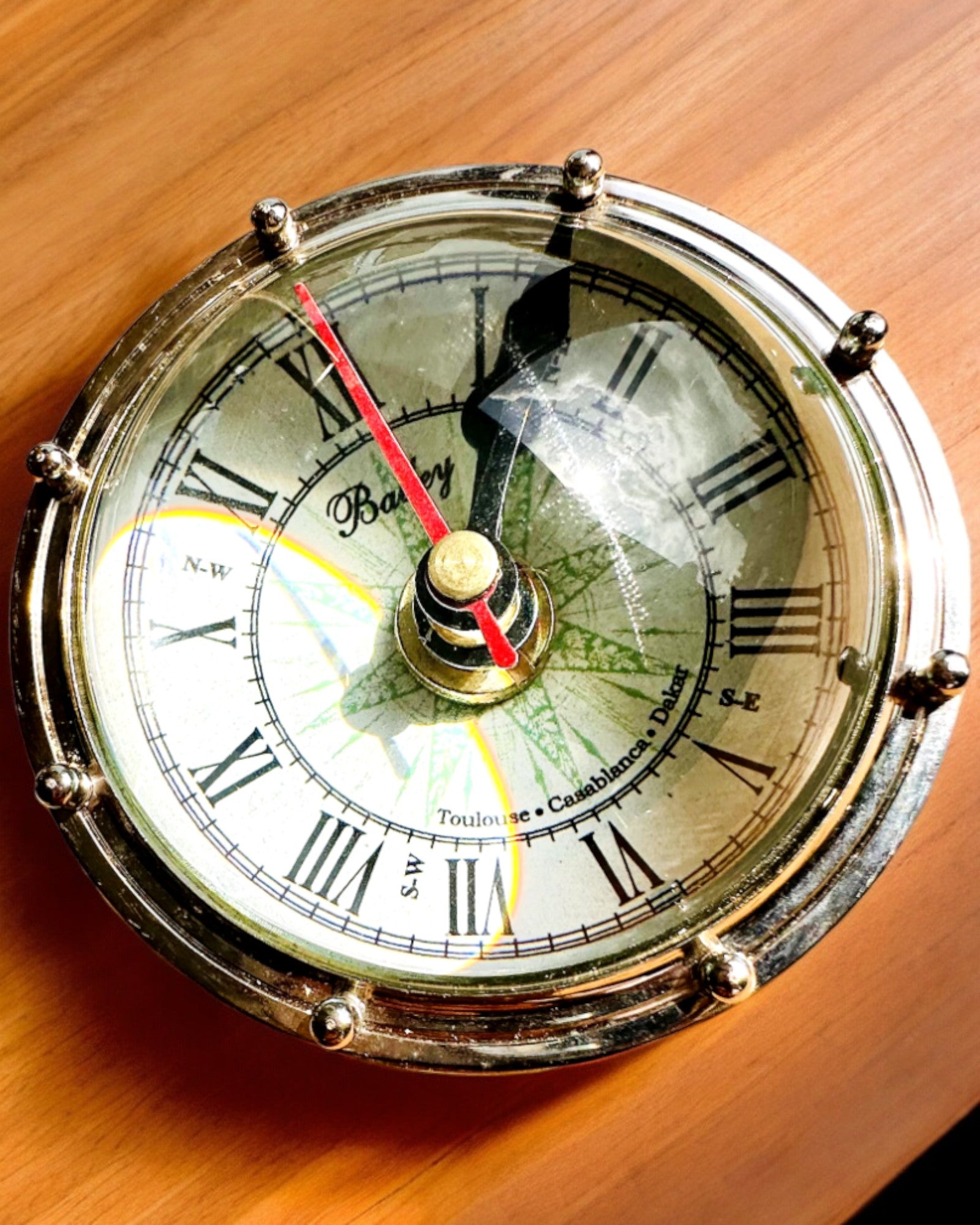 Bailey Compass Clock - Elegante Klok met Kompasmotief met Mogelijkheid tot Graveren