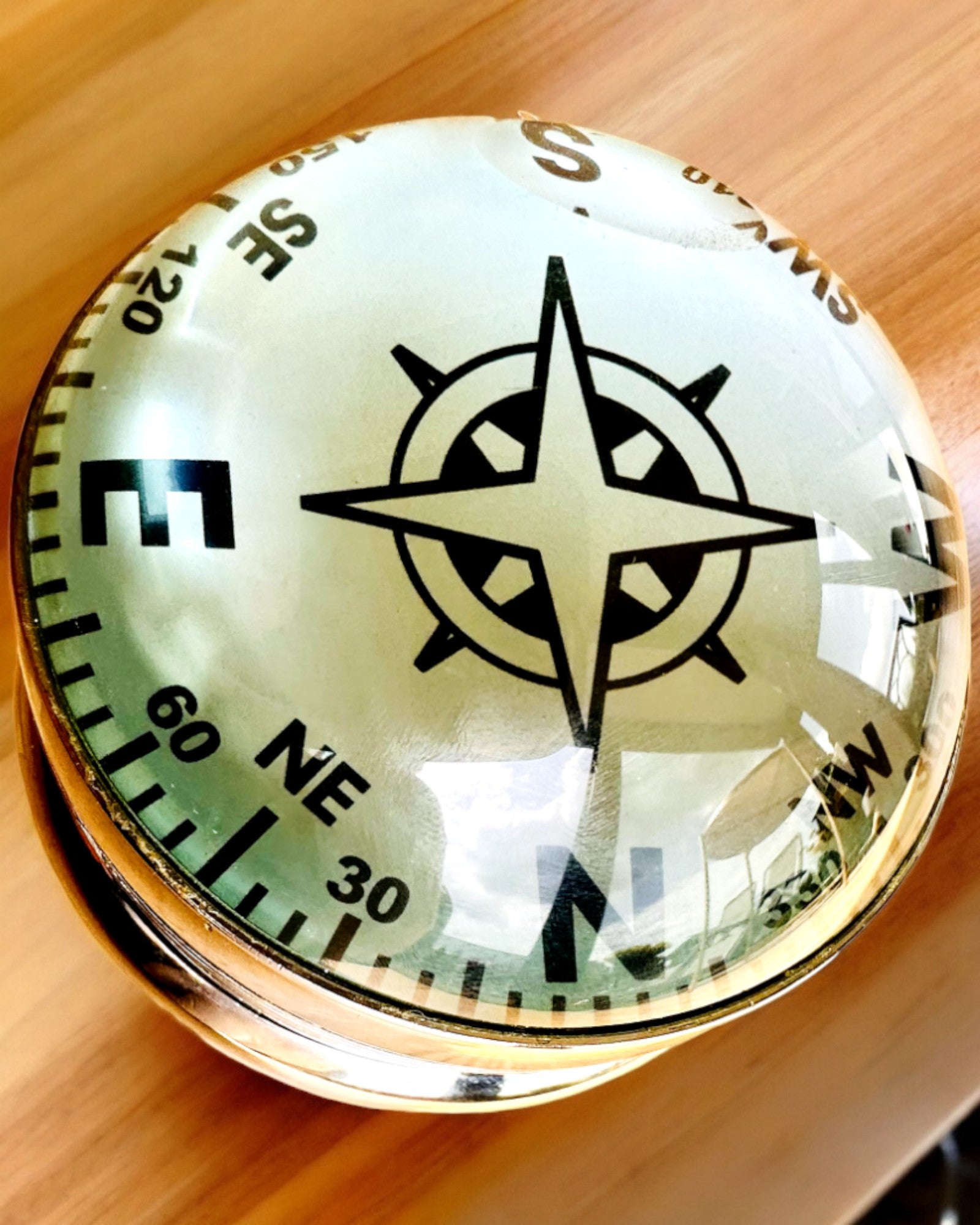 Bailey Compass Clock - Elegante Klok met Kompasmotief met Mogelijkheid tot Graveren