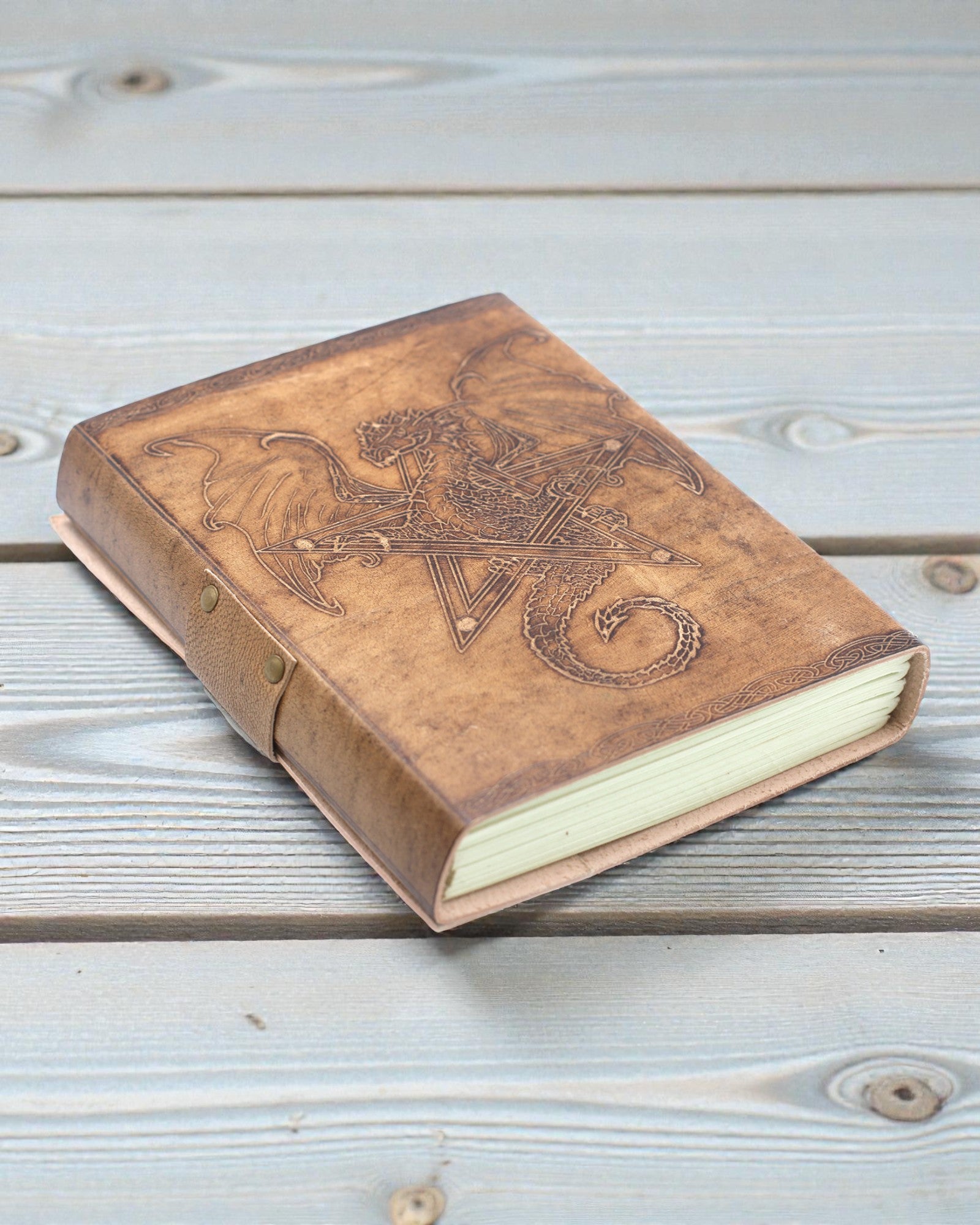 Leren notitieboek Draak, bewaker van legendes – met de hand in reliëf gestempeld 20 × 15 cm
