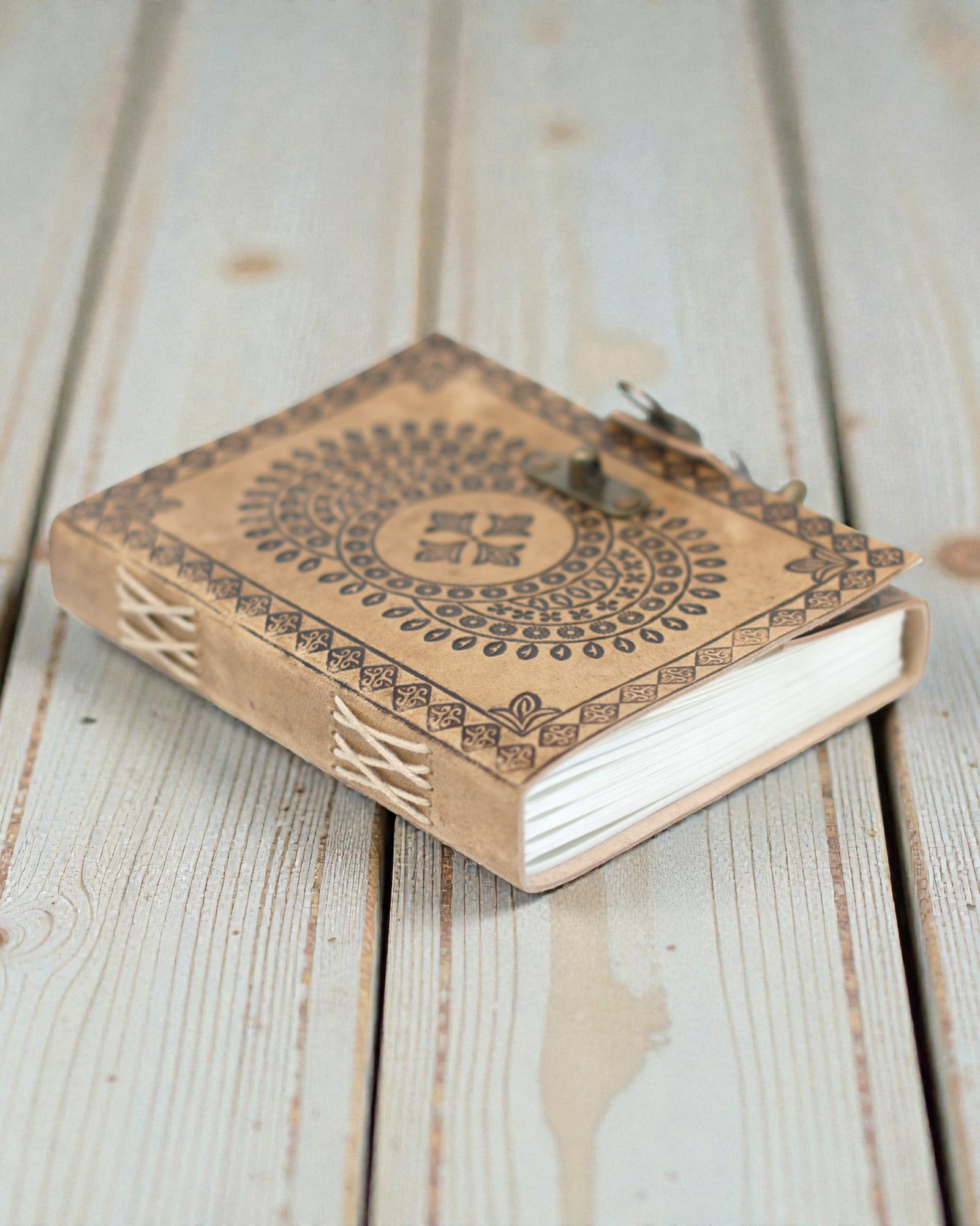 Mandala Harmonie – leren notitieboek met mandala in reliëf